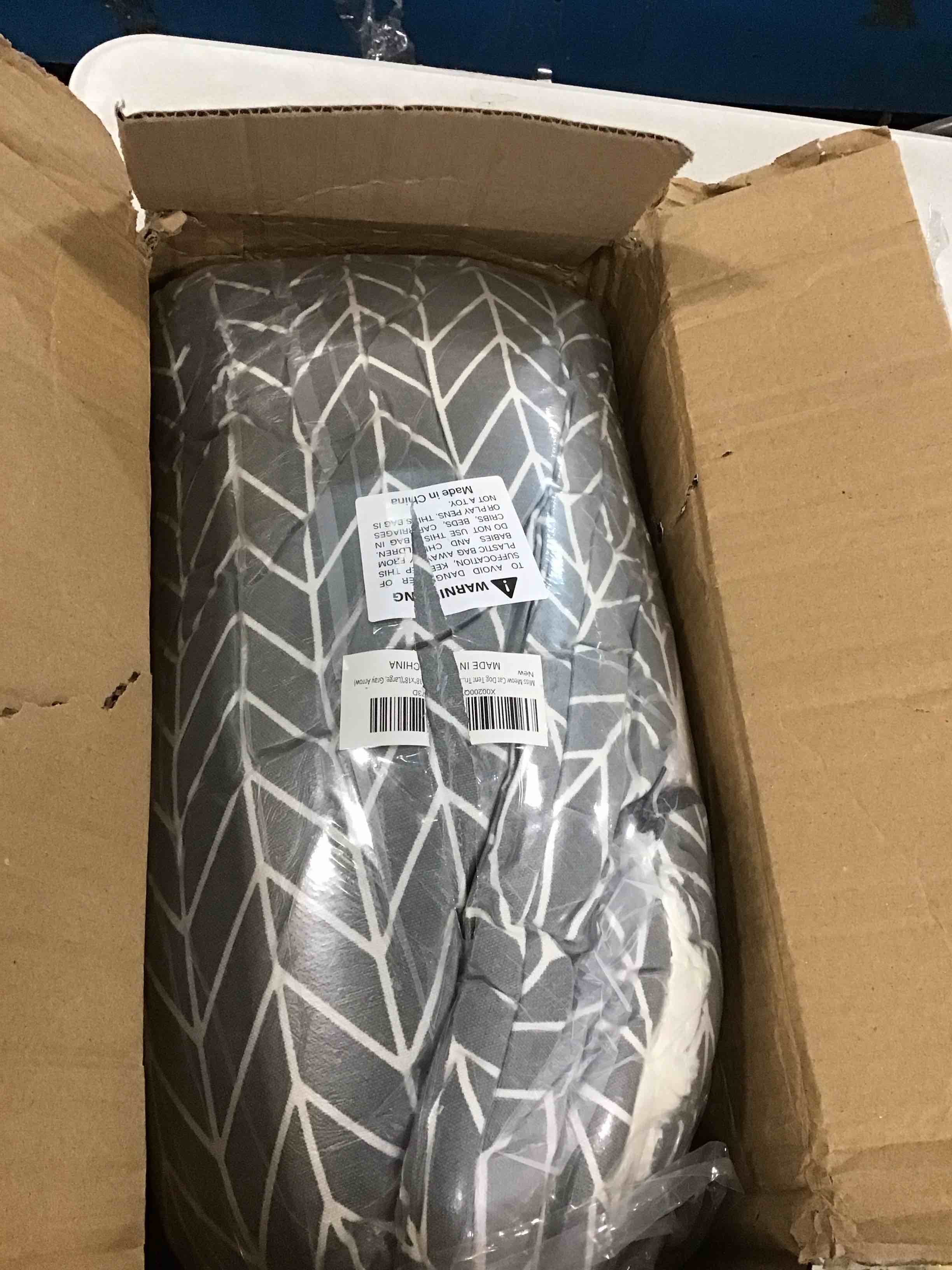 https://s3.amazonaws.com/lotting-images-prod/bidfta/RED5999812_1708458913418.jpeg