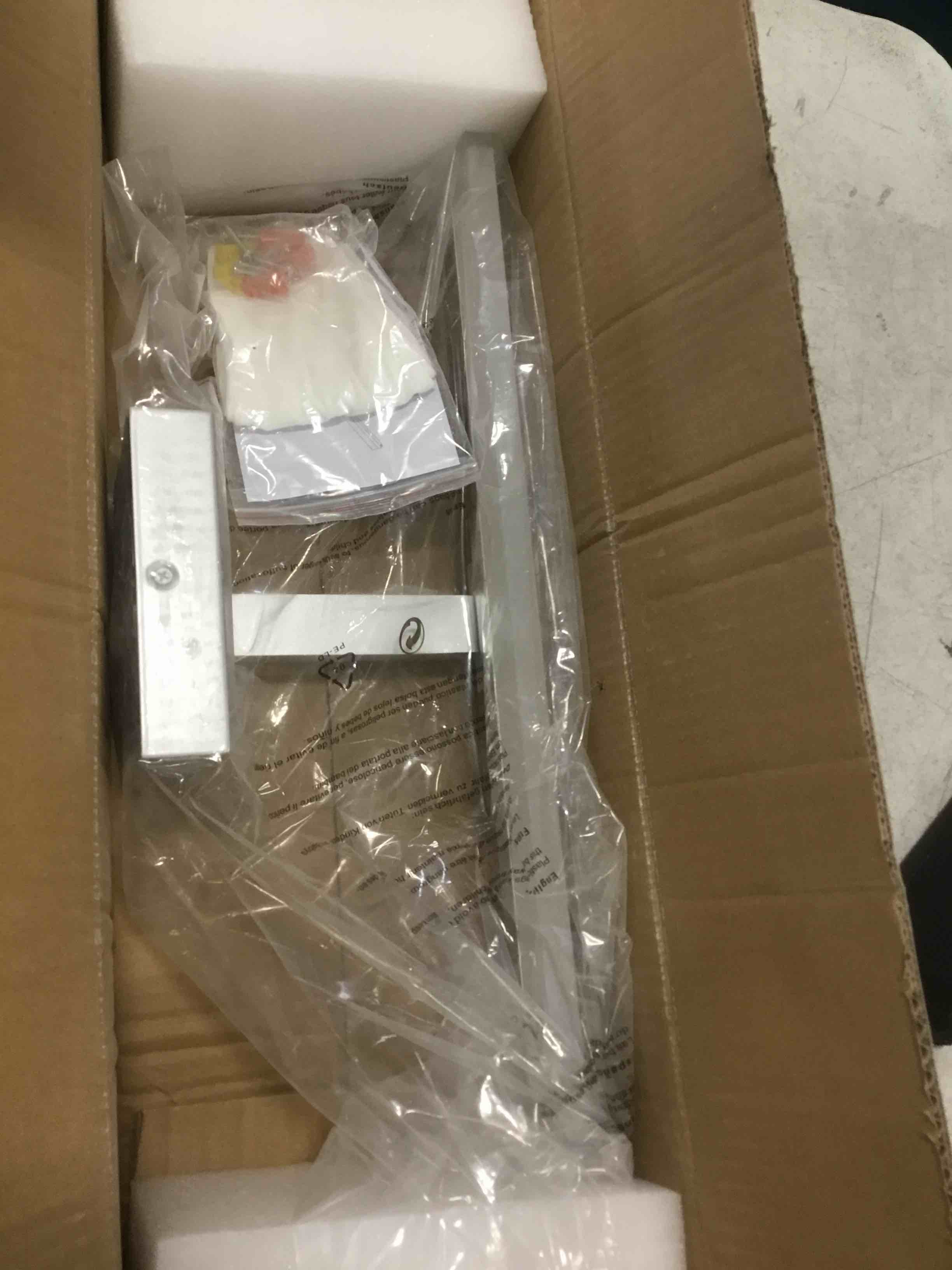 https://s3.amazonaws.com/lotting-images-prod/bidfta/RED5999987_1708545136115.jpeg