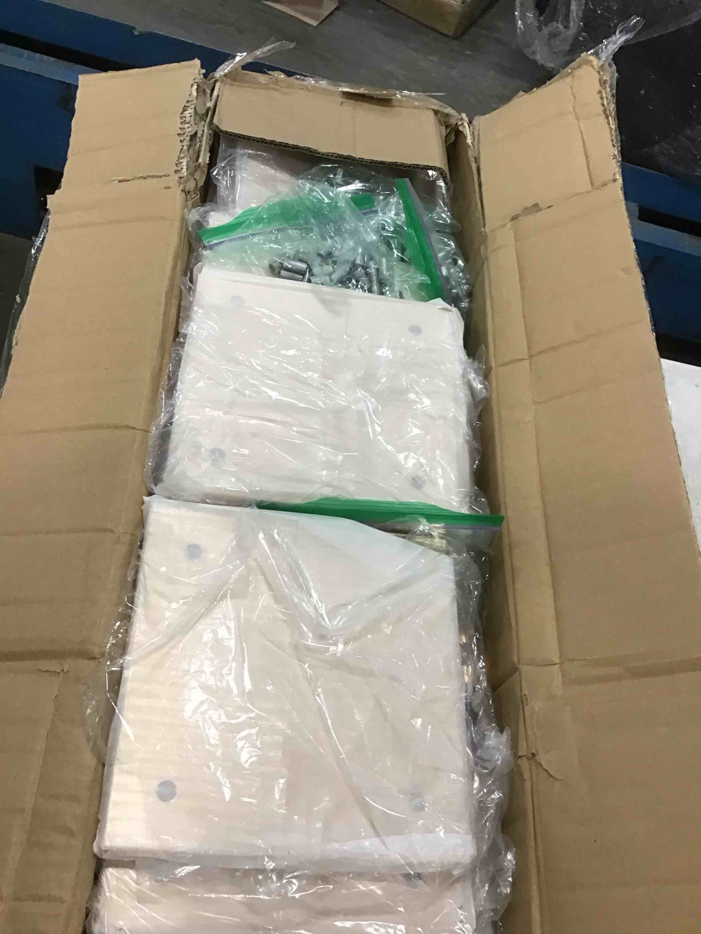 https://s3.amazonaws.com/lotting-images-prod/bidfta/RED6000246_1708694670802.jpeg