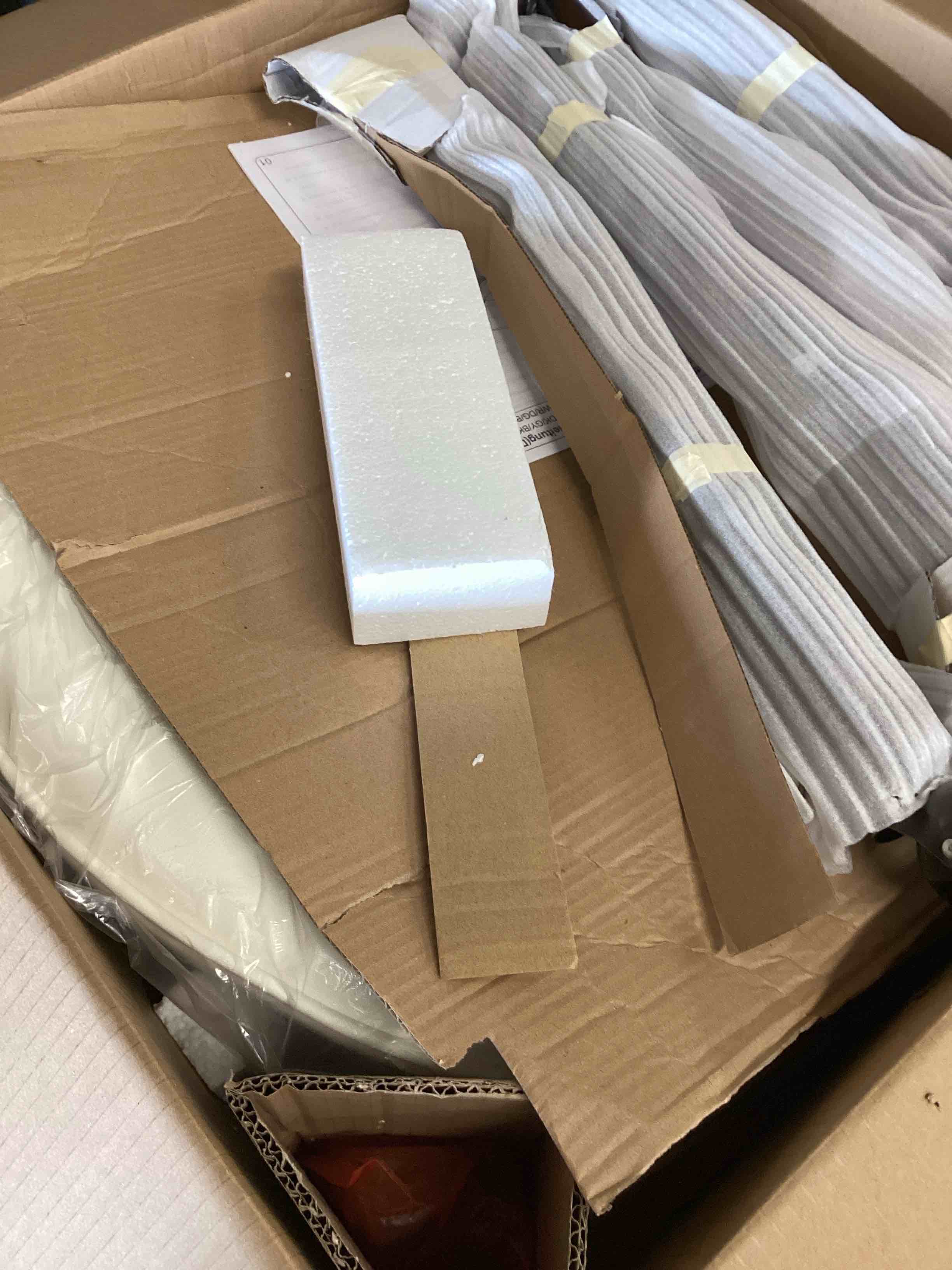 https://s3.amazonaws.com/lotting-images-prod/bidfta/RED6000778_1709657818178.jpeg