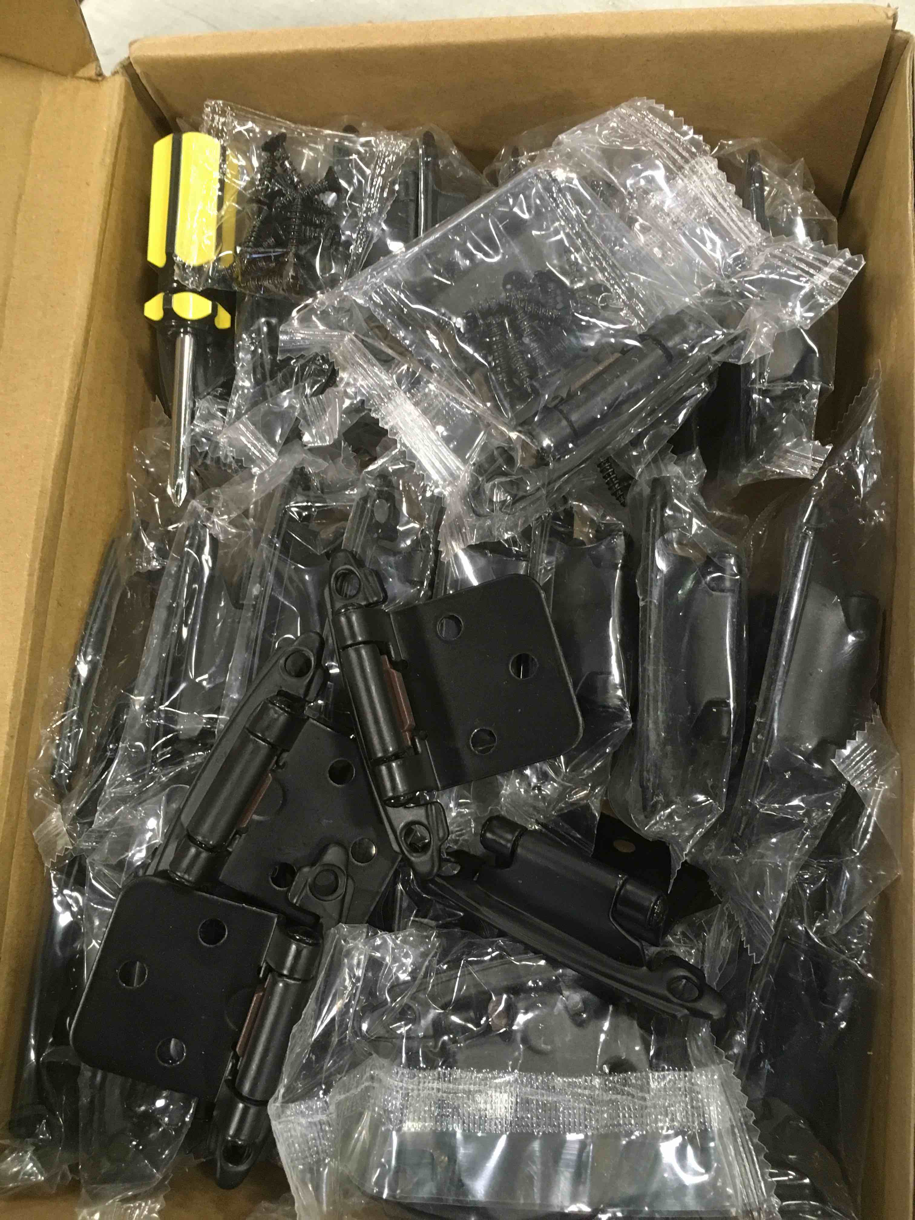 https://s3.amazonaws.com/lotting-images-prod/bidfta/RED6001963_1708118206758.jpeg
