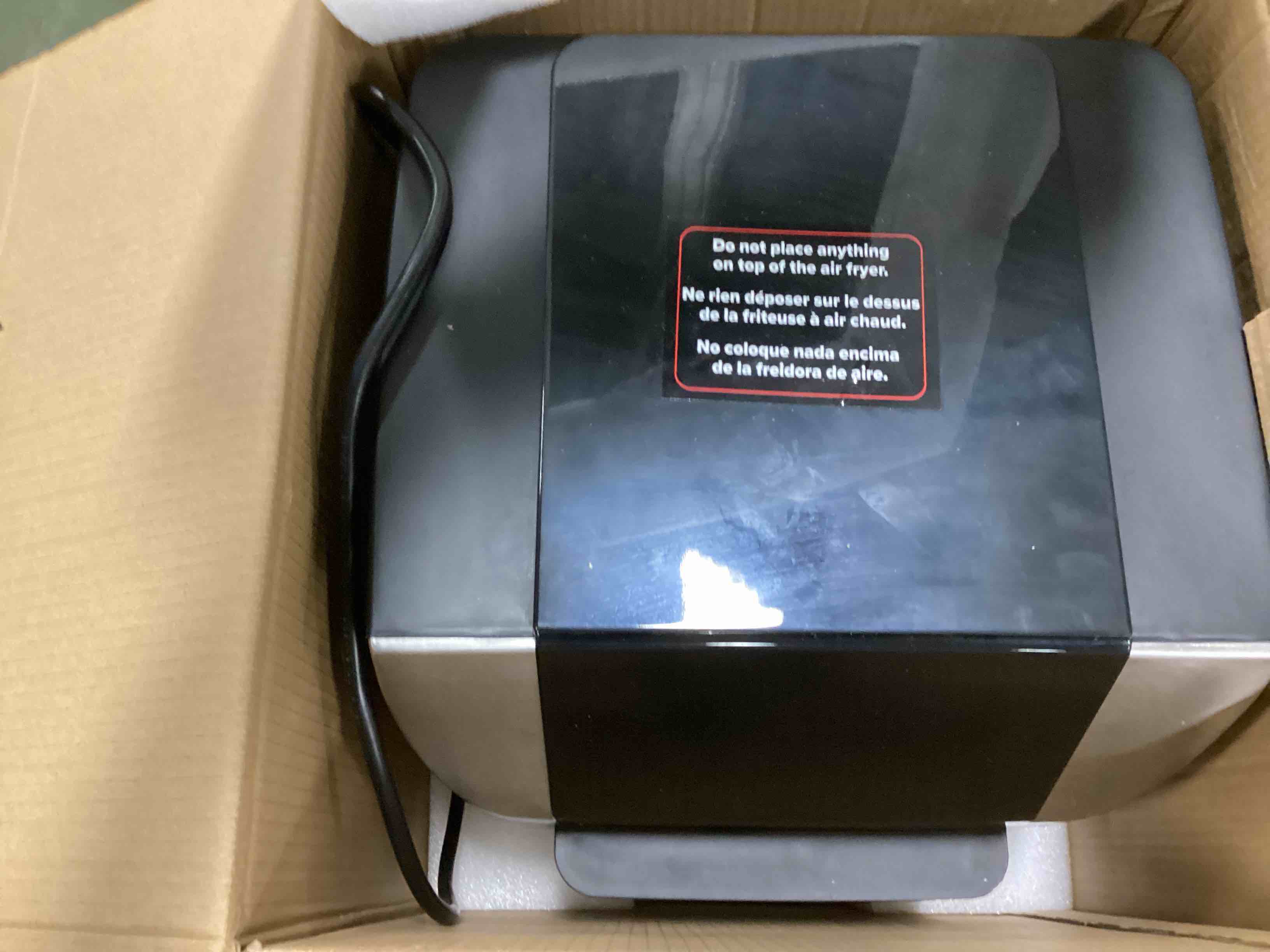 https://s3.amazonaws.com/lotting-images-prod/bidfta/RED6003121_1709037021490.jpeg