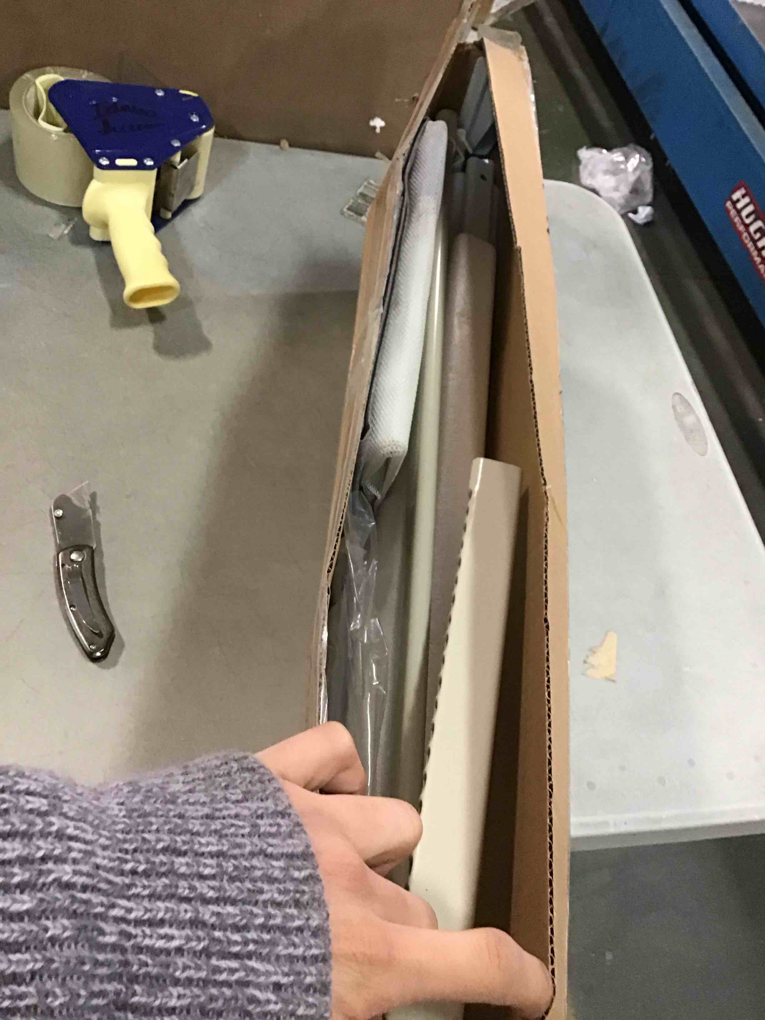 https://s3.amazonaws.com/lotting-images-prod/bidfta/RED6003620_1708283028956.jpeg
