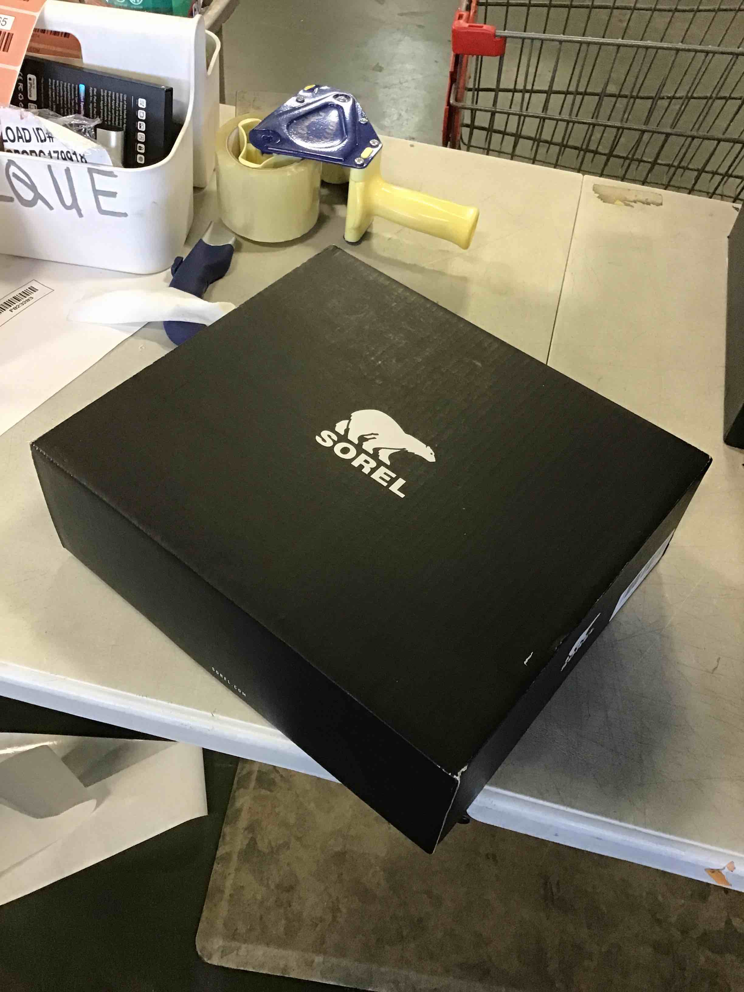 https://s3.amazonaws.com/lotting-images-prod/bidfta/RED6004258_1708714321281.jpeg