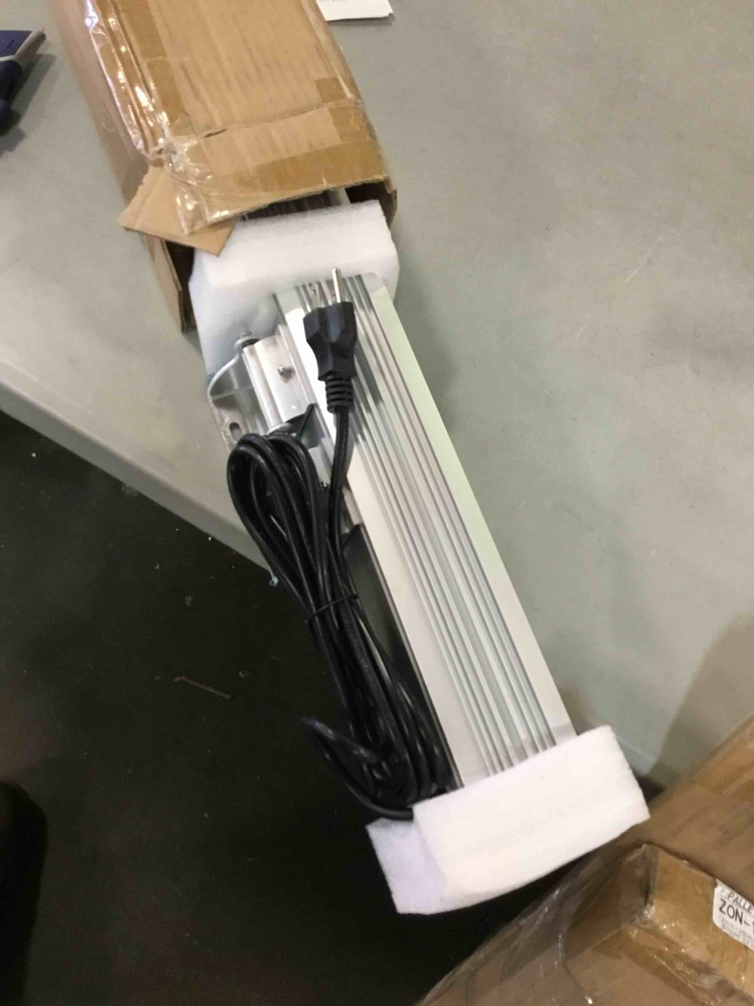 https://s3.amazonaws.com/lotting-images-prod/bidfta/RED6005193_1707936874886.jpeg