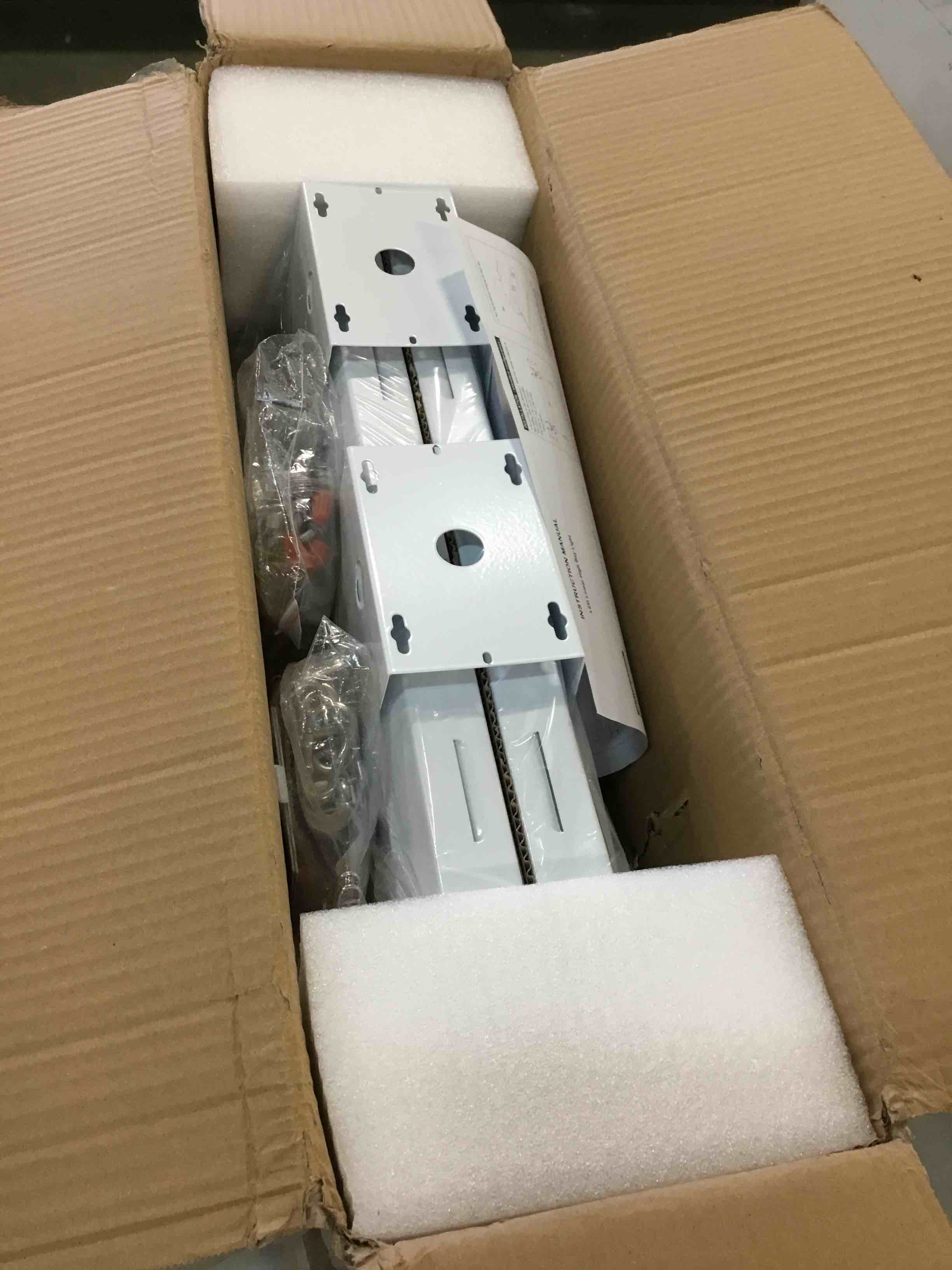 https://s3.amazonaws.com/lotting-images-prod/bidfta/RED6005194_1707937098475.jpeg
