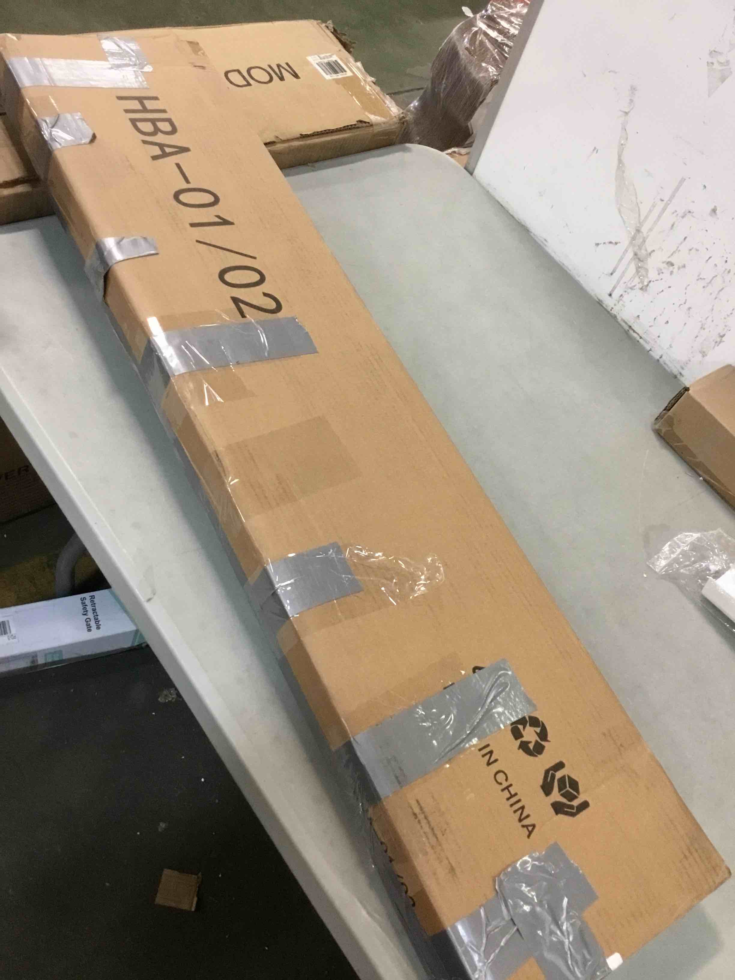https://s3.amazonaws.com/lotting-images-prod/bidfta/RED6005212_1707940352913.jpeg