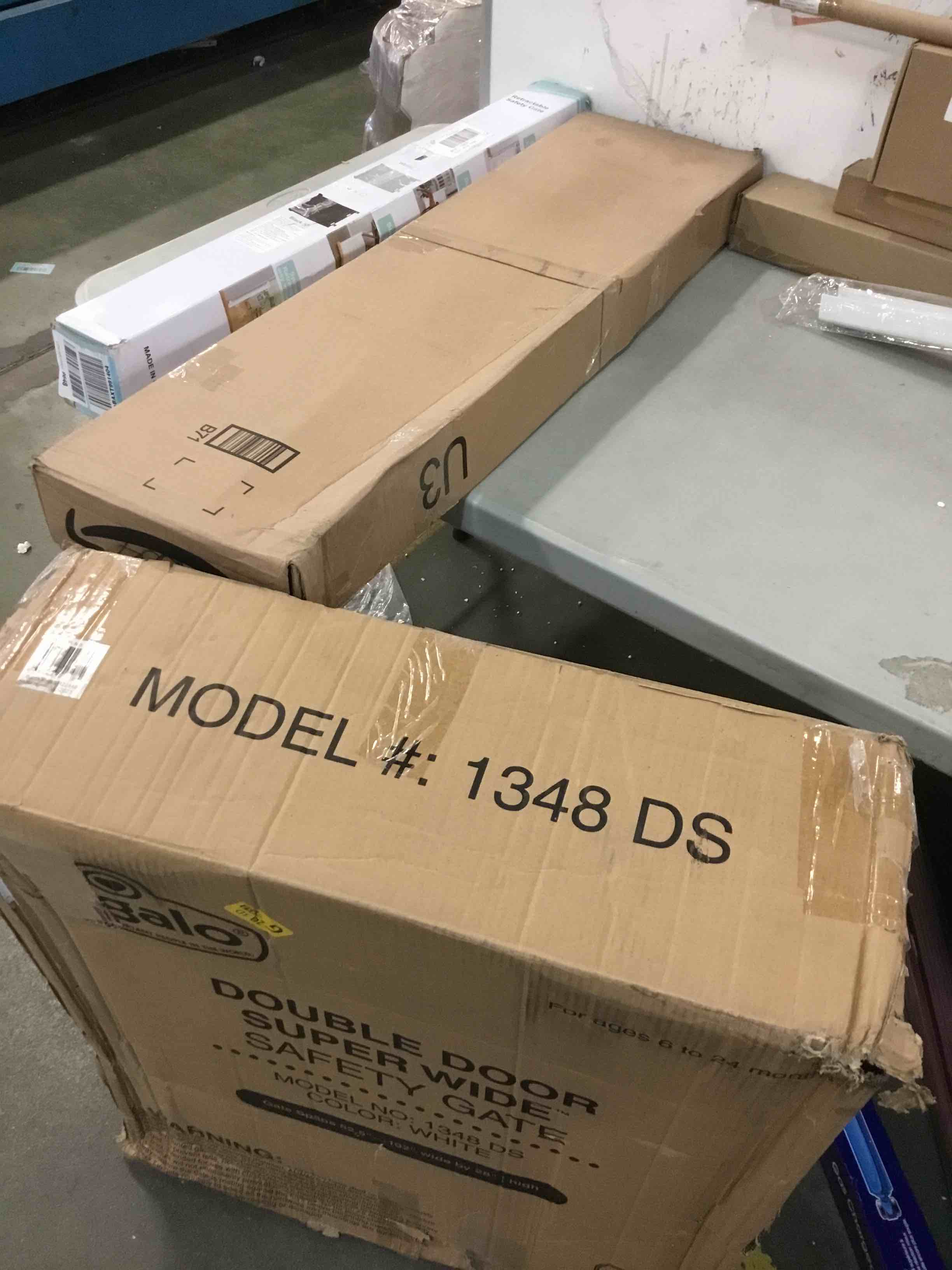 https://s3.amazonaws.com/lotting-images-prod/bidfta/RED6005214_1707940515362.jpeg