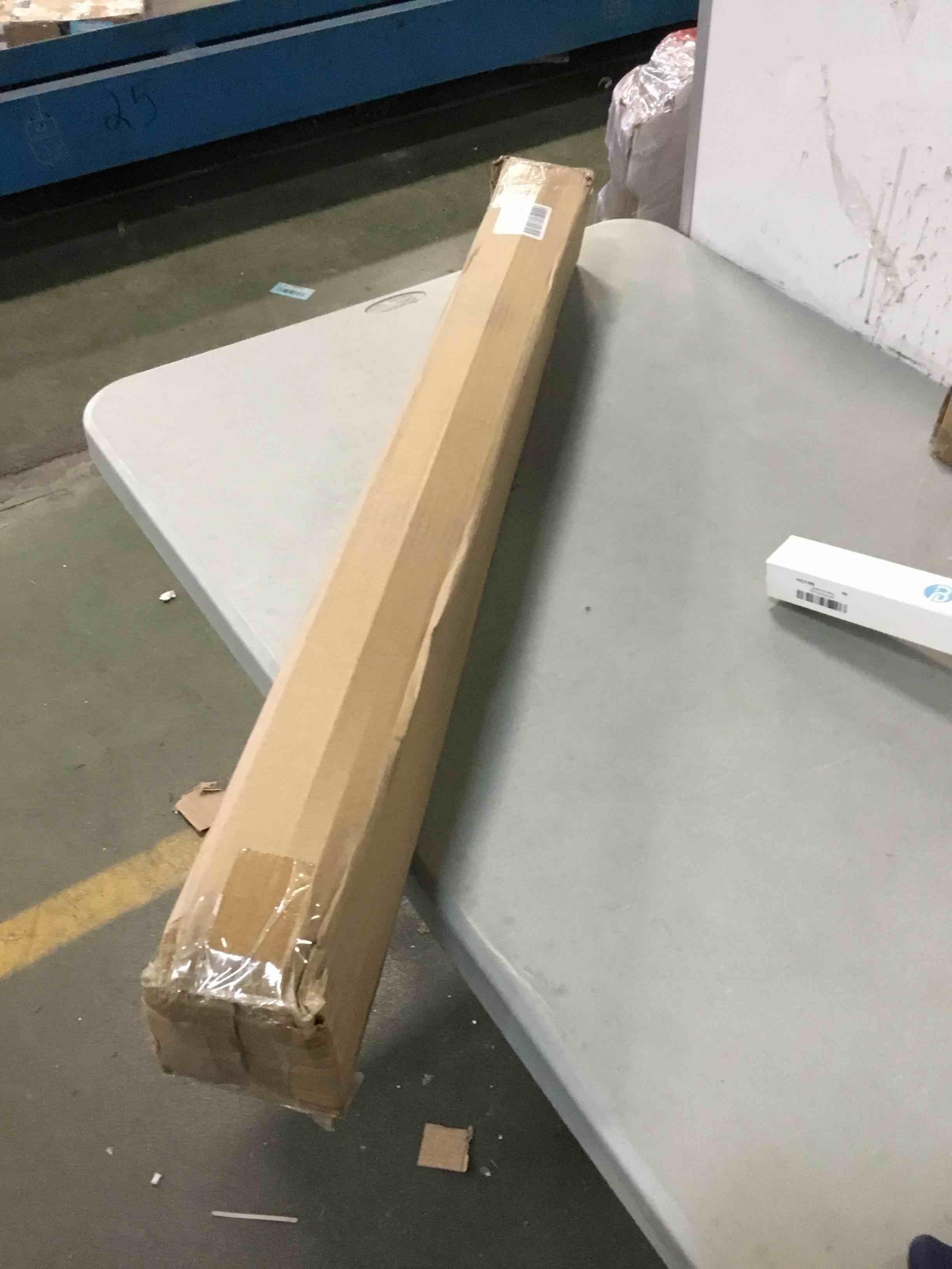 https://s3.amazonaws.com/lotting-images-prod/bidfta/RED6005215_1707941992387.jpeg