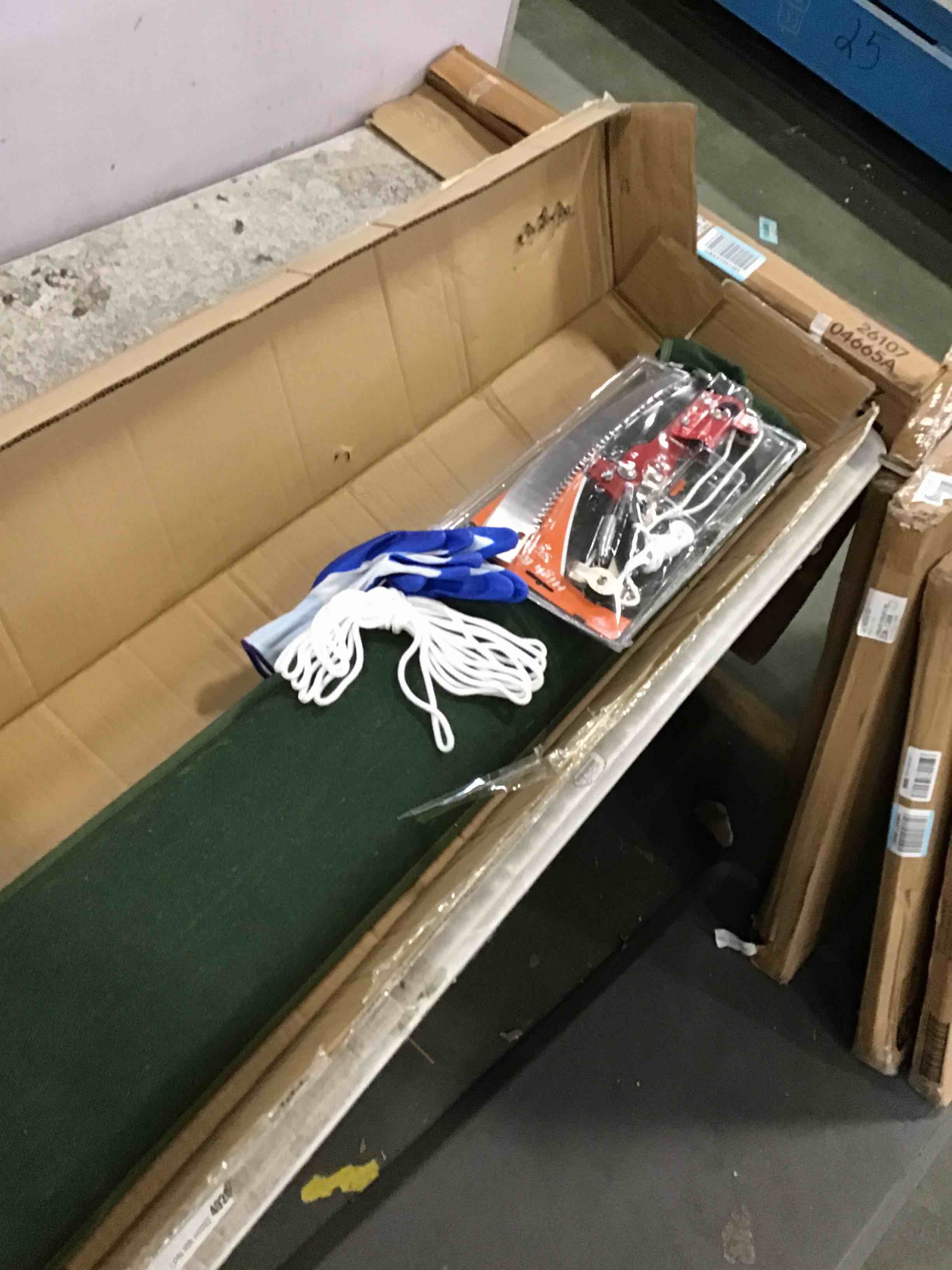 https://s3.amazonaws.com/lotting-images-prod/bidfta/RED6005310_1708016932655.jpeg