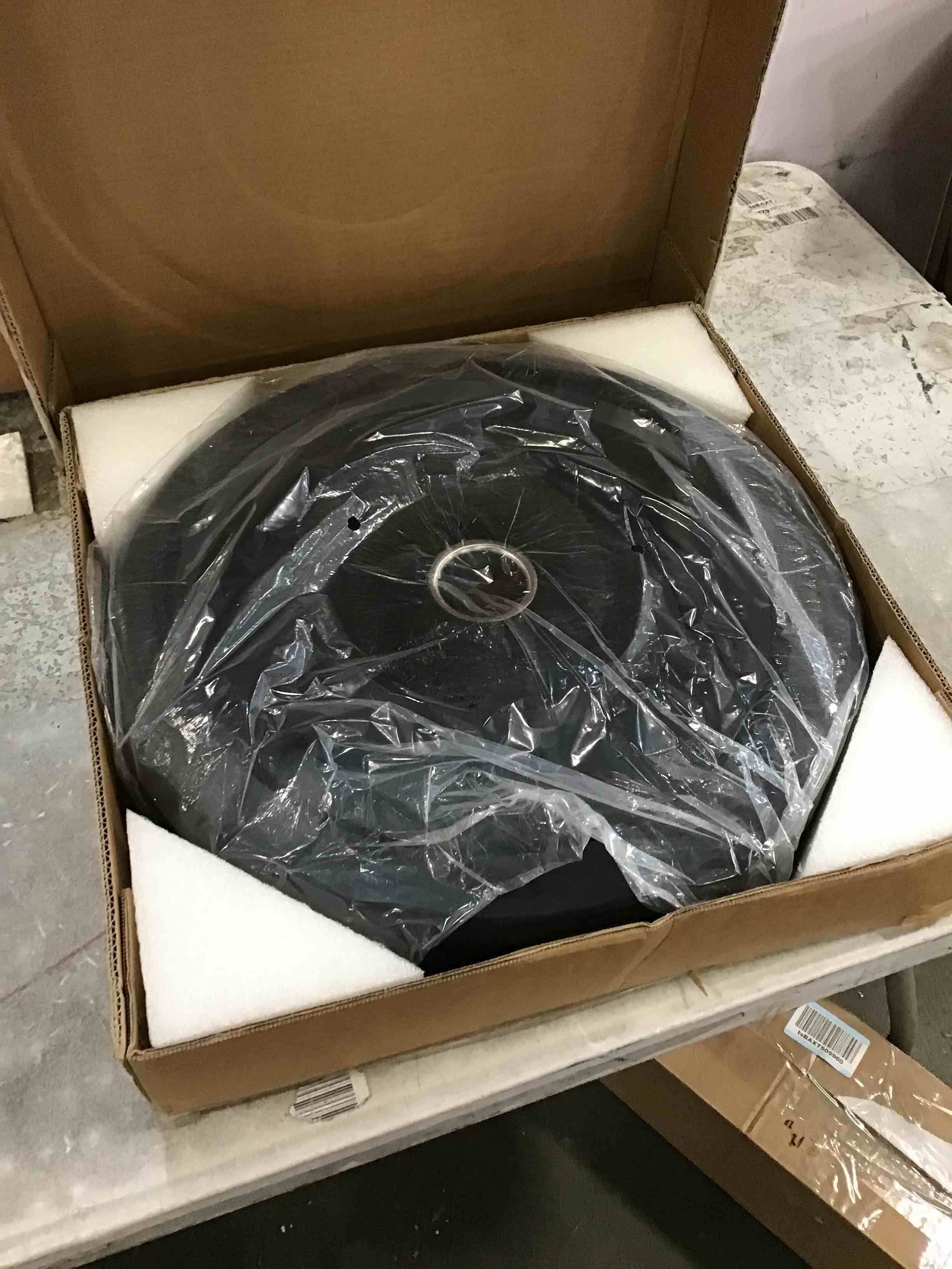 https://s3.amazonaws.com/lotting-images-prod/bidfta/RED6005388_1708031120983.jpeg