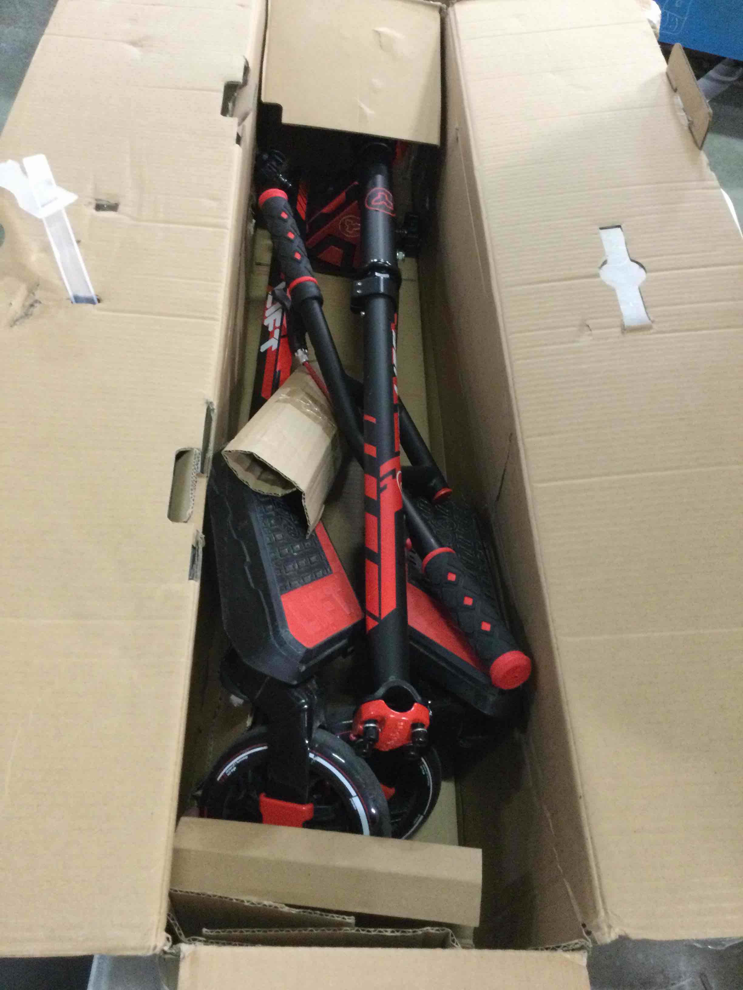 https://s3.amazonaws.com/lotting-images-prod/bidfta/RED6005547_1708117818265.jpeg