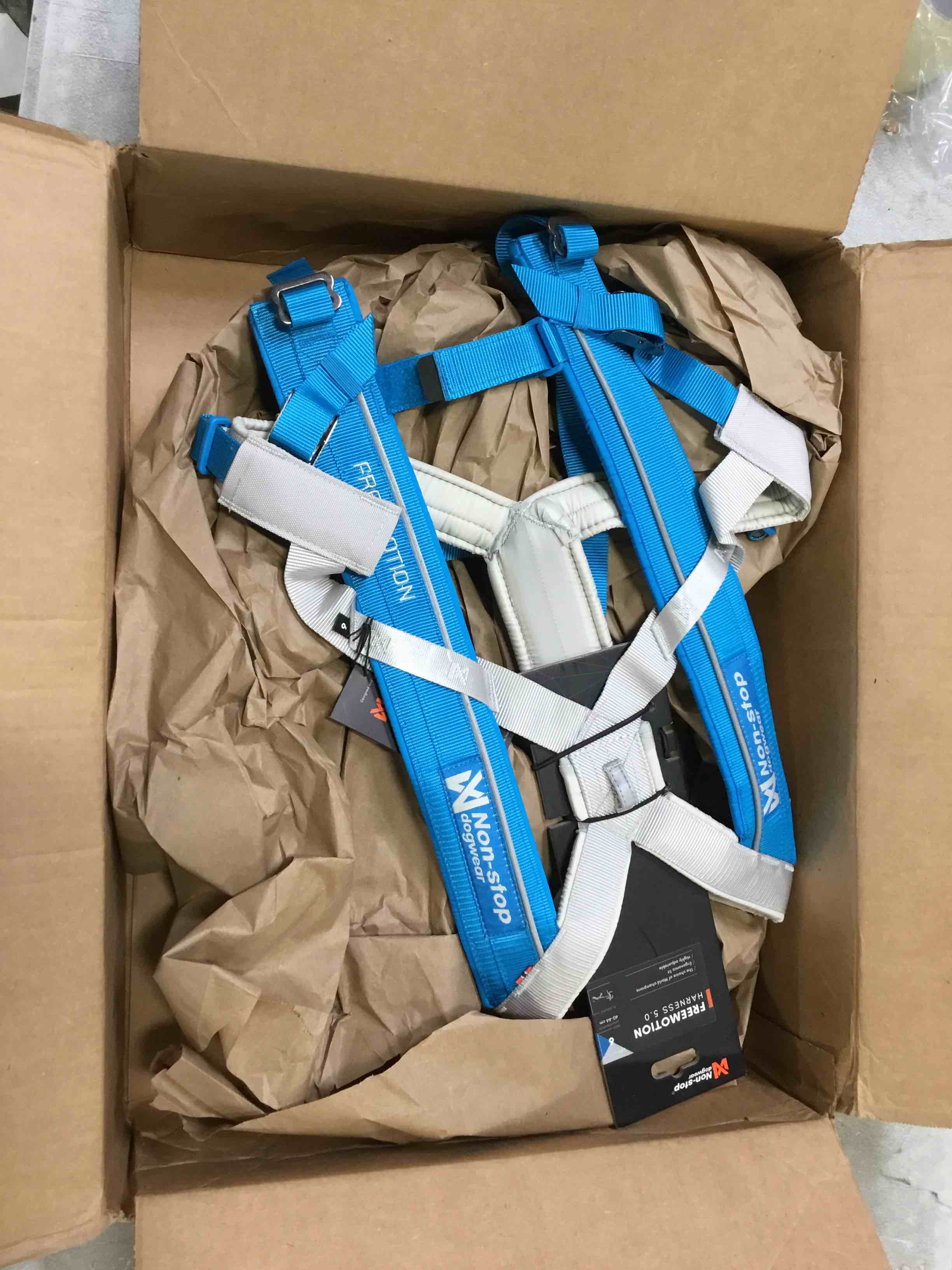https://s3.amazonaws.com/lotting-images-prod/bidfta/RED6006115_1708967559693.jpeg