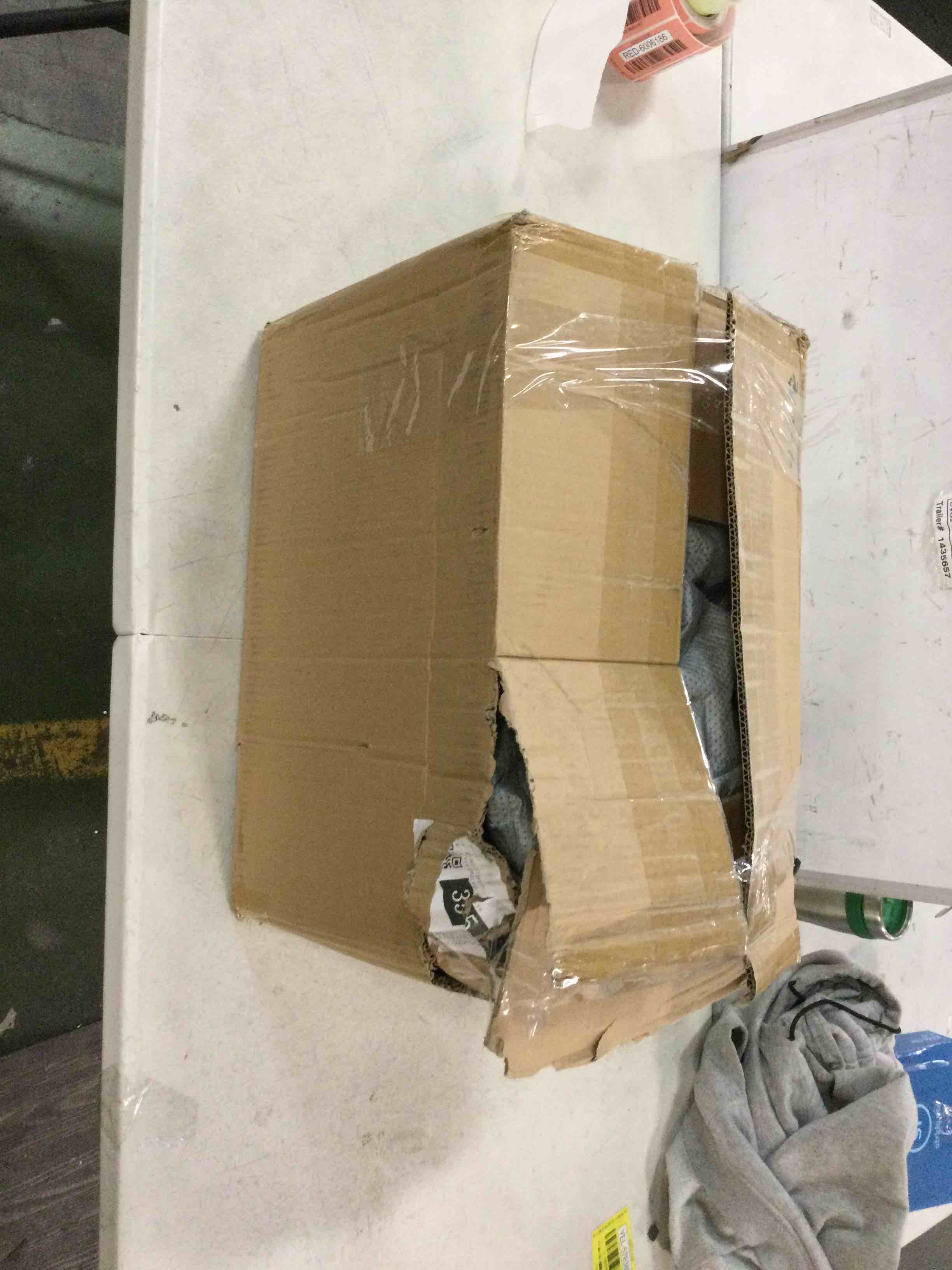 https://s3.amazonaws.com/lotting-images-prod/bidfta/RED6006180_1709039818999.jpeg