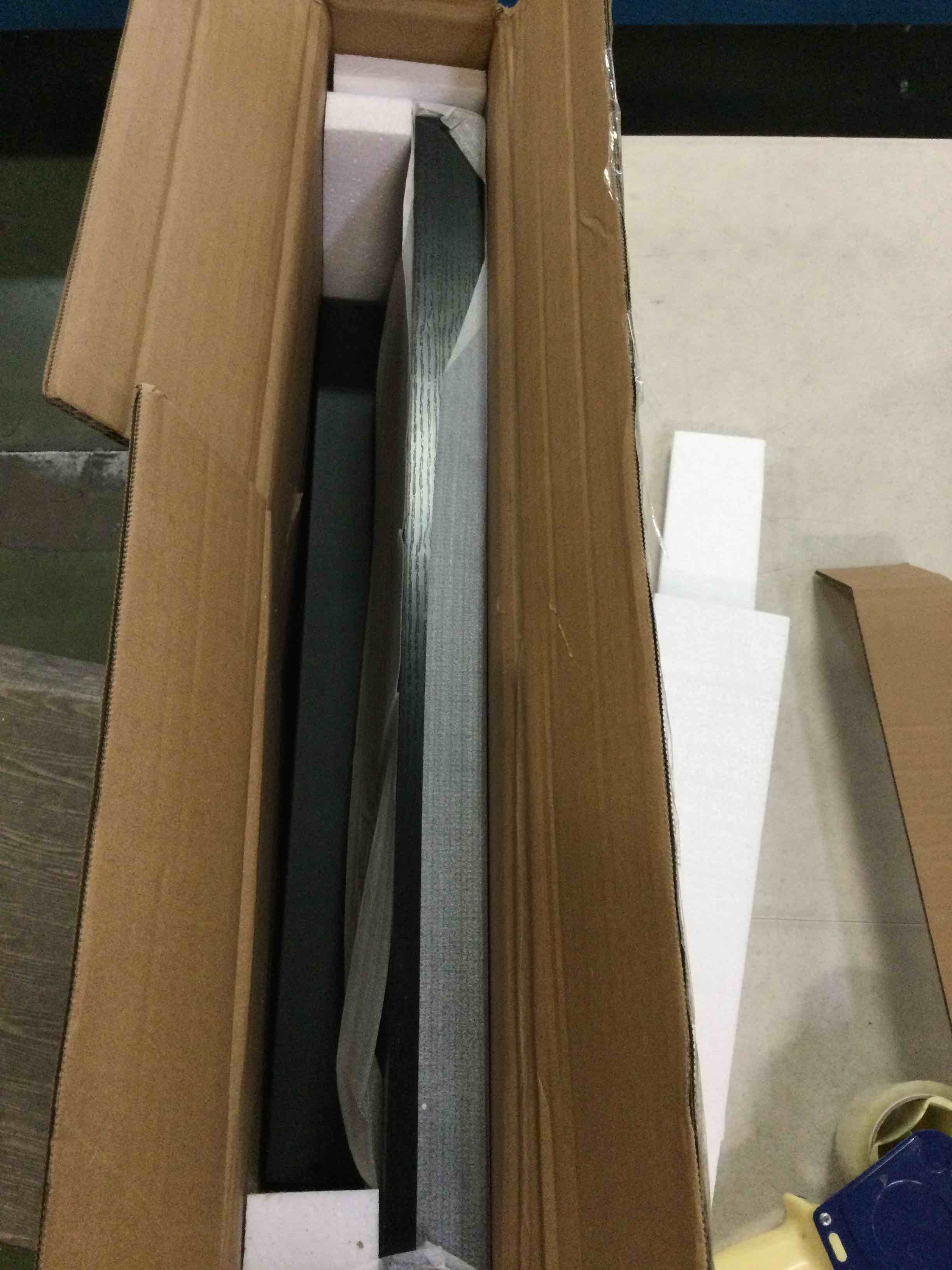 https://s3.amazonaws.com/lotting-images-prod/bidfta/RED6006197_1709044378707.jpeg