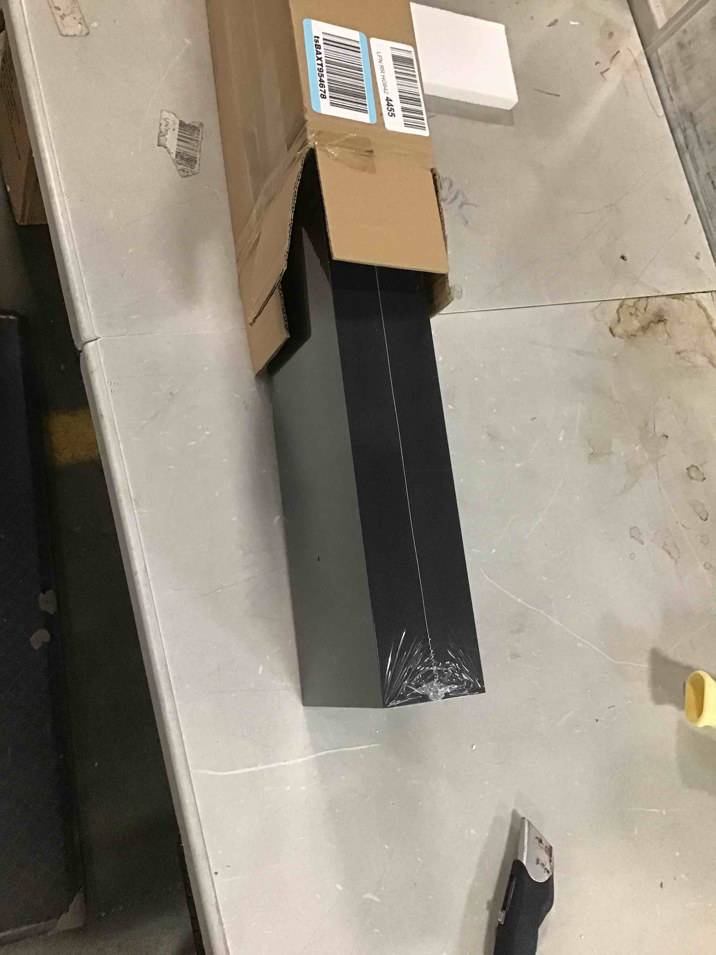 https://s3.amazonaws.com/lotting-images-prod/bidfta/RED6006328_1709126000258.jpeg