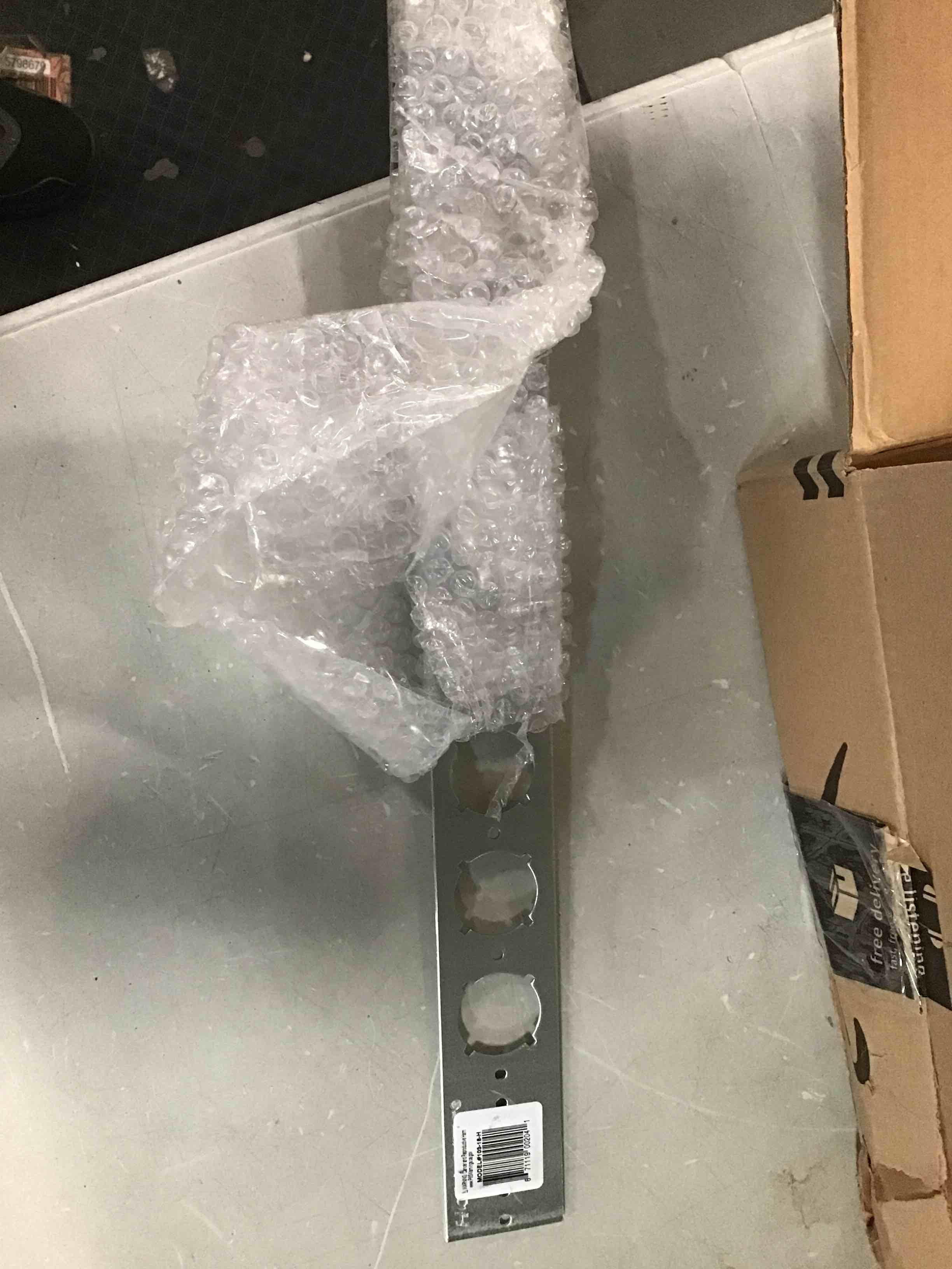 https://s3.amazonaws.com/lotting-images-prod/bidfta/RED6006384_1709134406801.jpeg