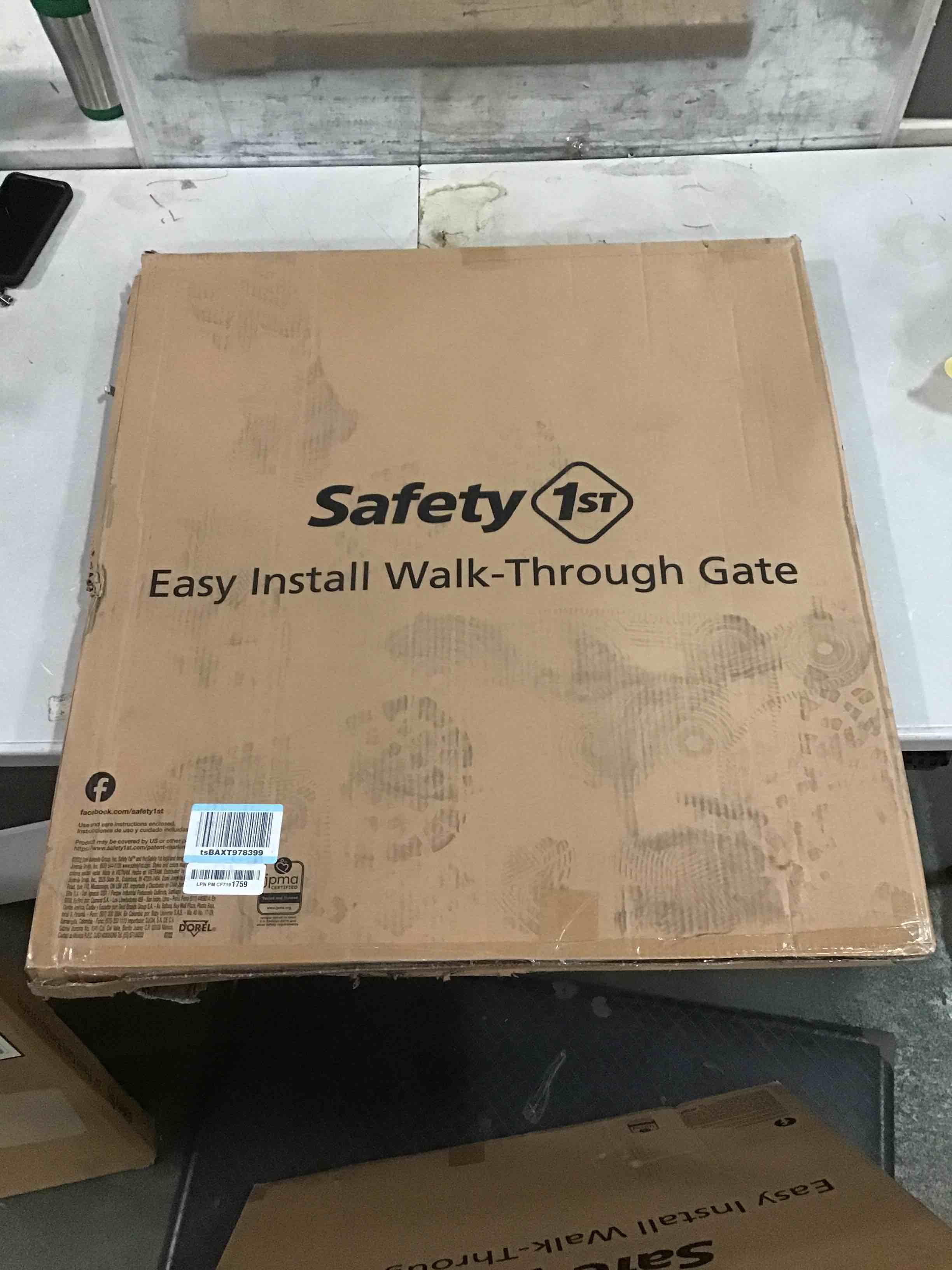 https://s3.amazonaws.com/lotting-images-prod/bidfta/RED6006425_1709140423658.jpeg