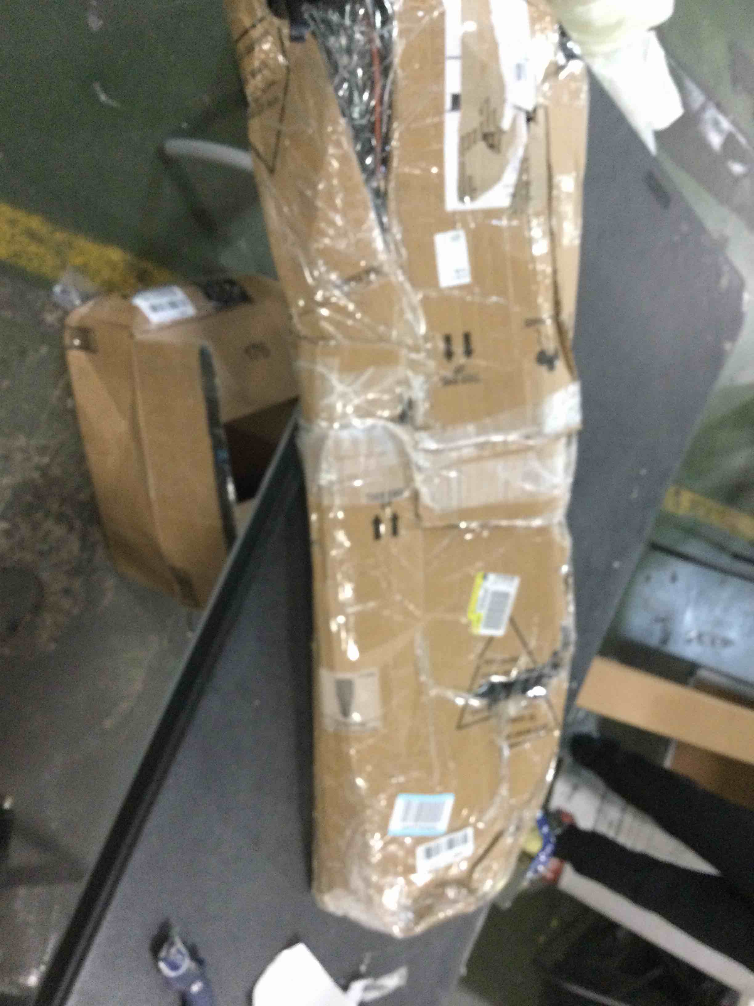 https://s3.amazonaws.com/lotting-images-prod/bidfta/RED6006528_1708001368602.jpeg