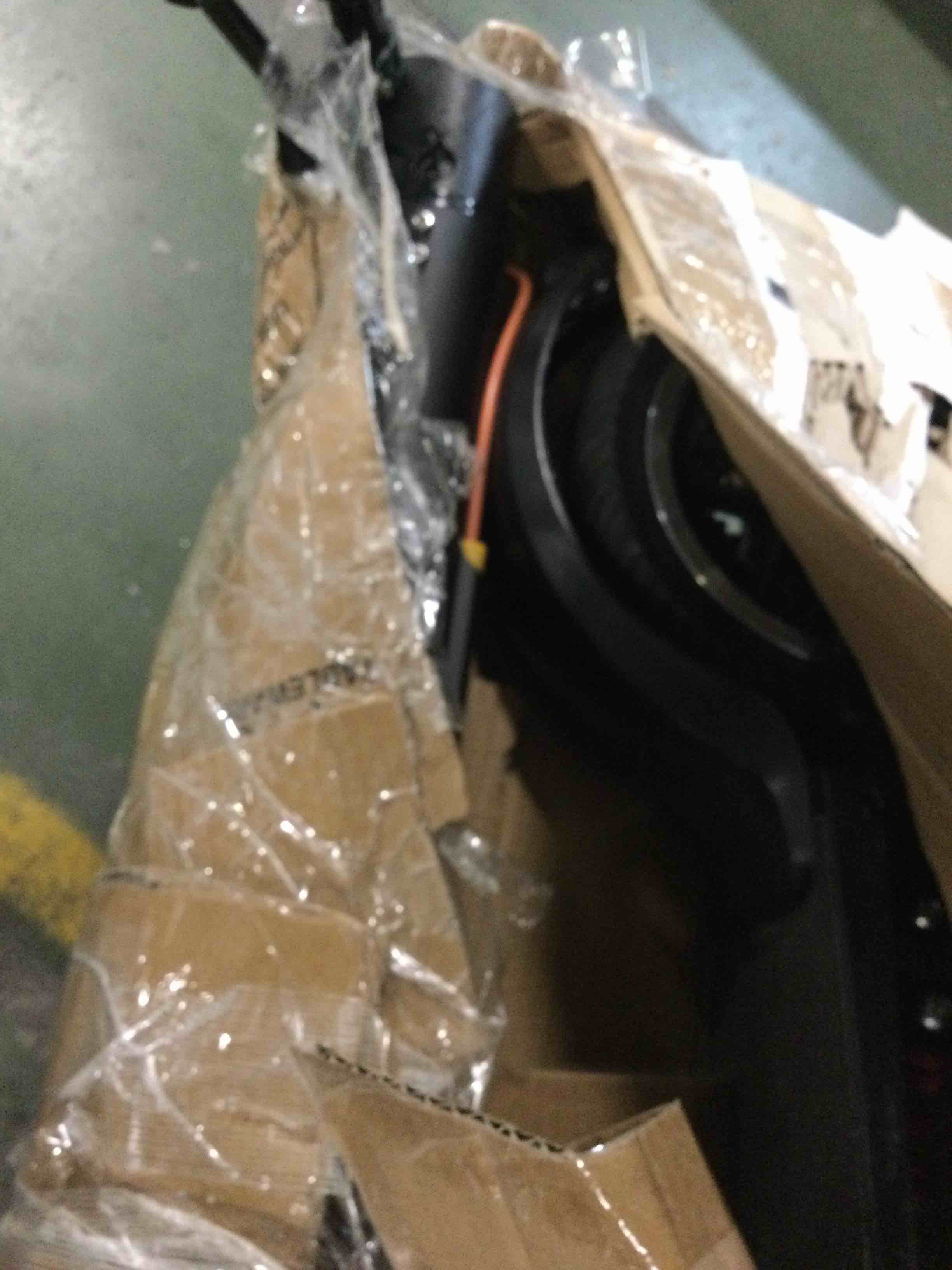https://s3.amazonaws.com/lotting-images-prod/bidfta/RED6006528_1708001404890.jpeg