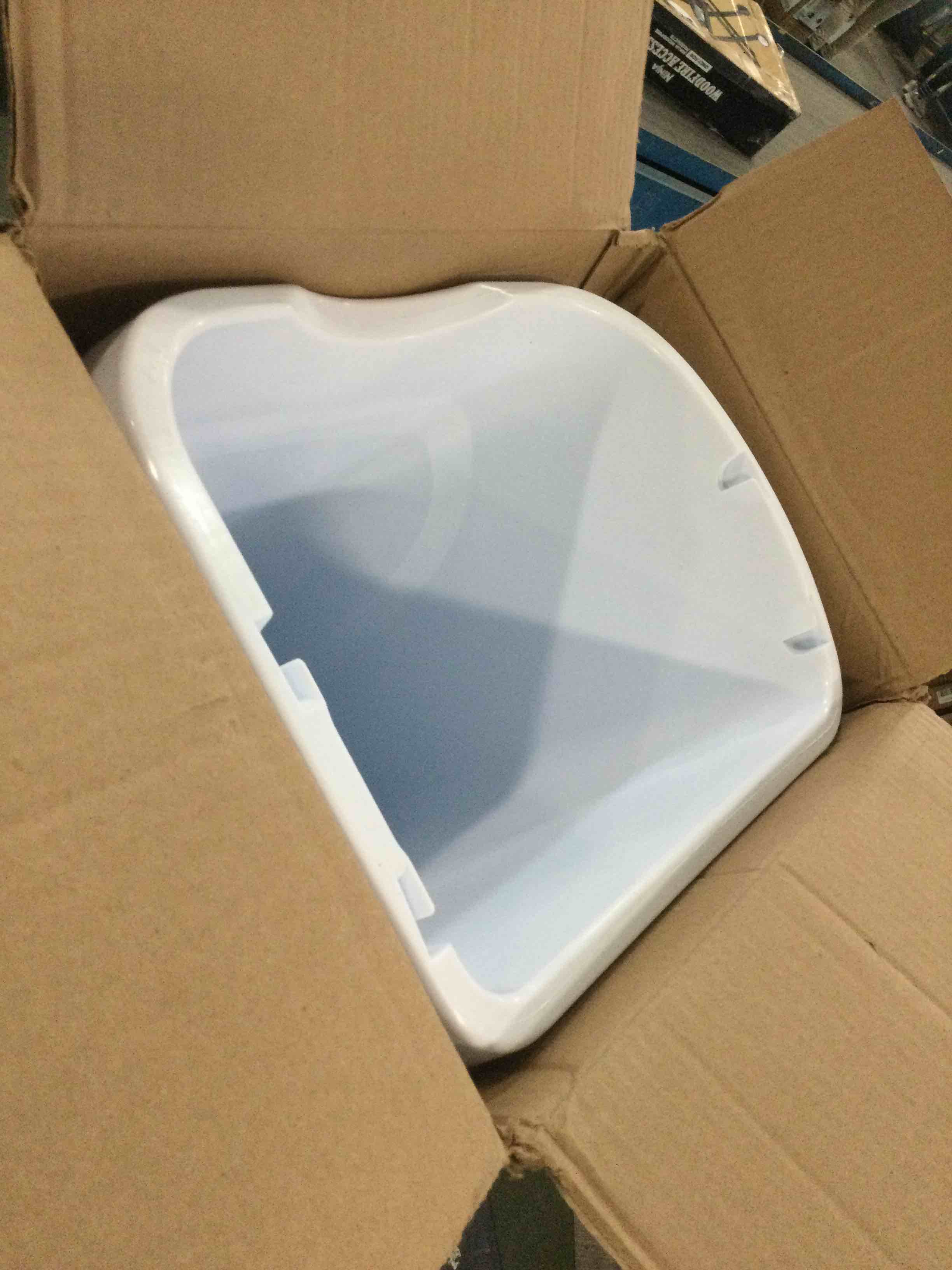 https://s3.amazonaws.com/lotting-images-prod/bidfta/RED6006578_1708005680818.jpeg