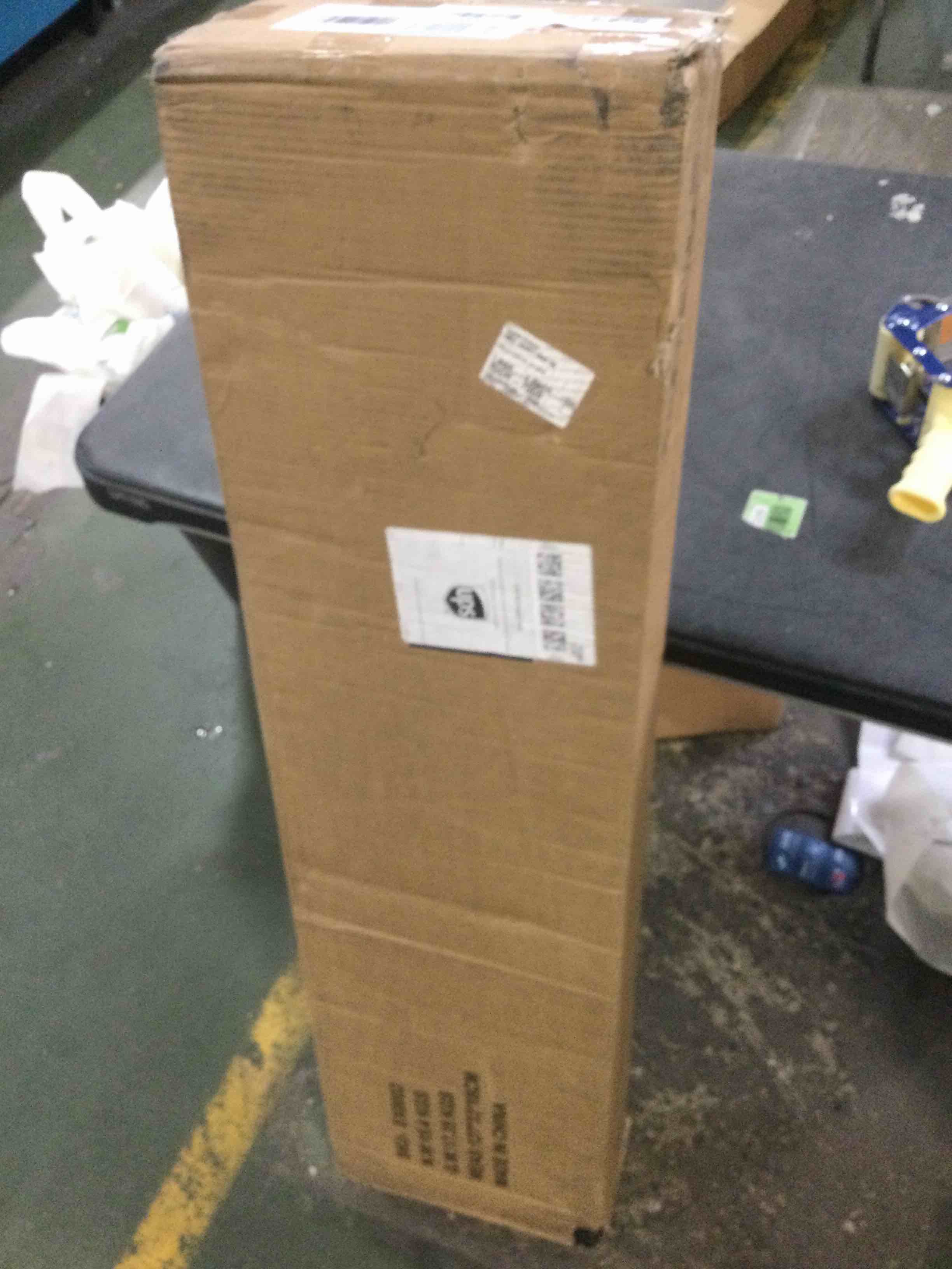https://s3.amazonaws.com/lotting-images-prod/bidfta/RED6006632_1708011928833.jpeg