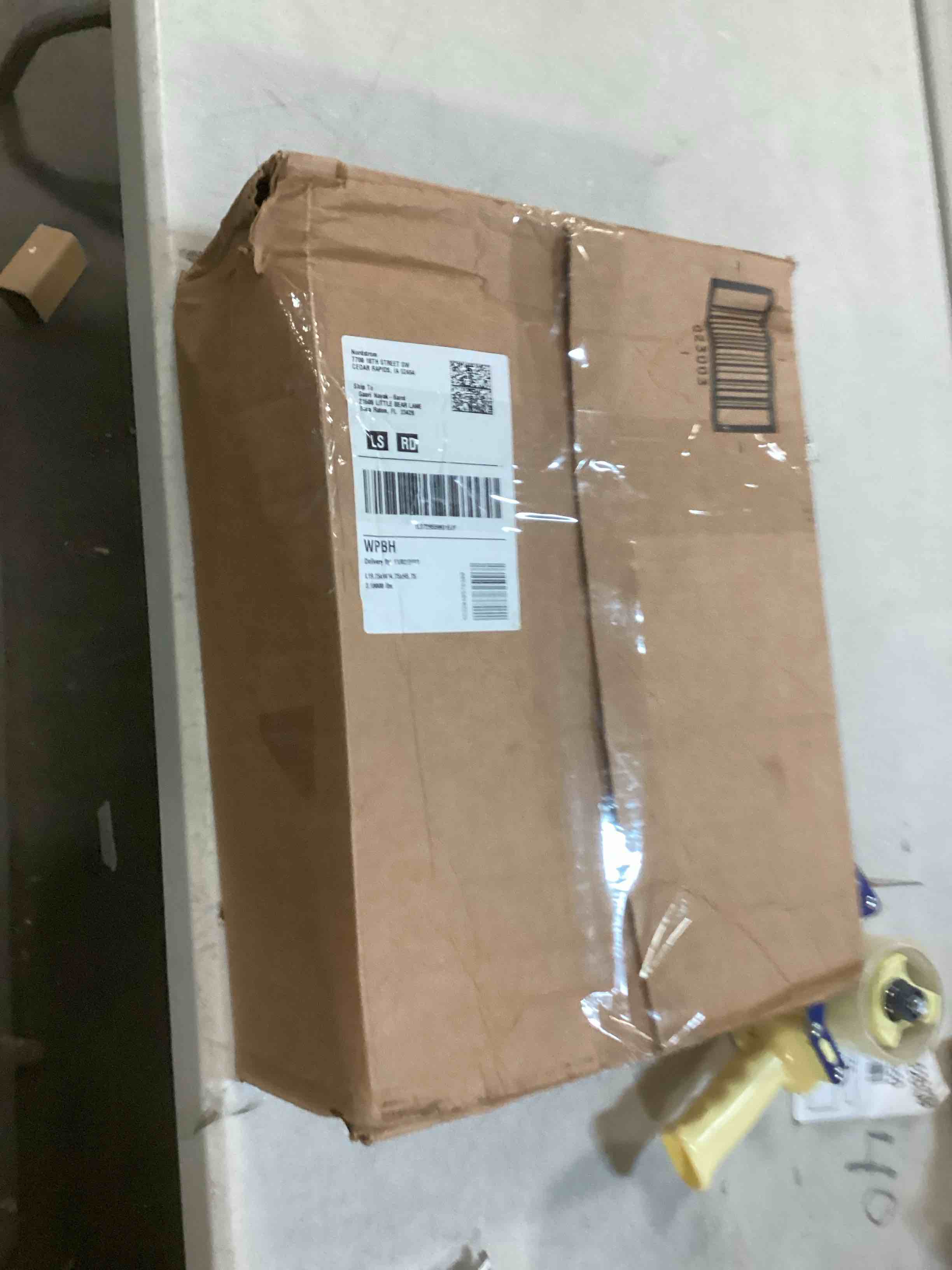 https://s3.amazonaws.com/lotting-images-prod/bidfta/RED6007807_1708517926405.jpeg