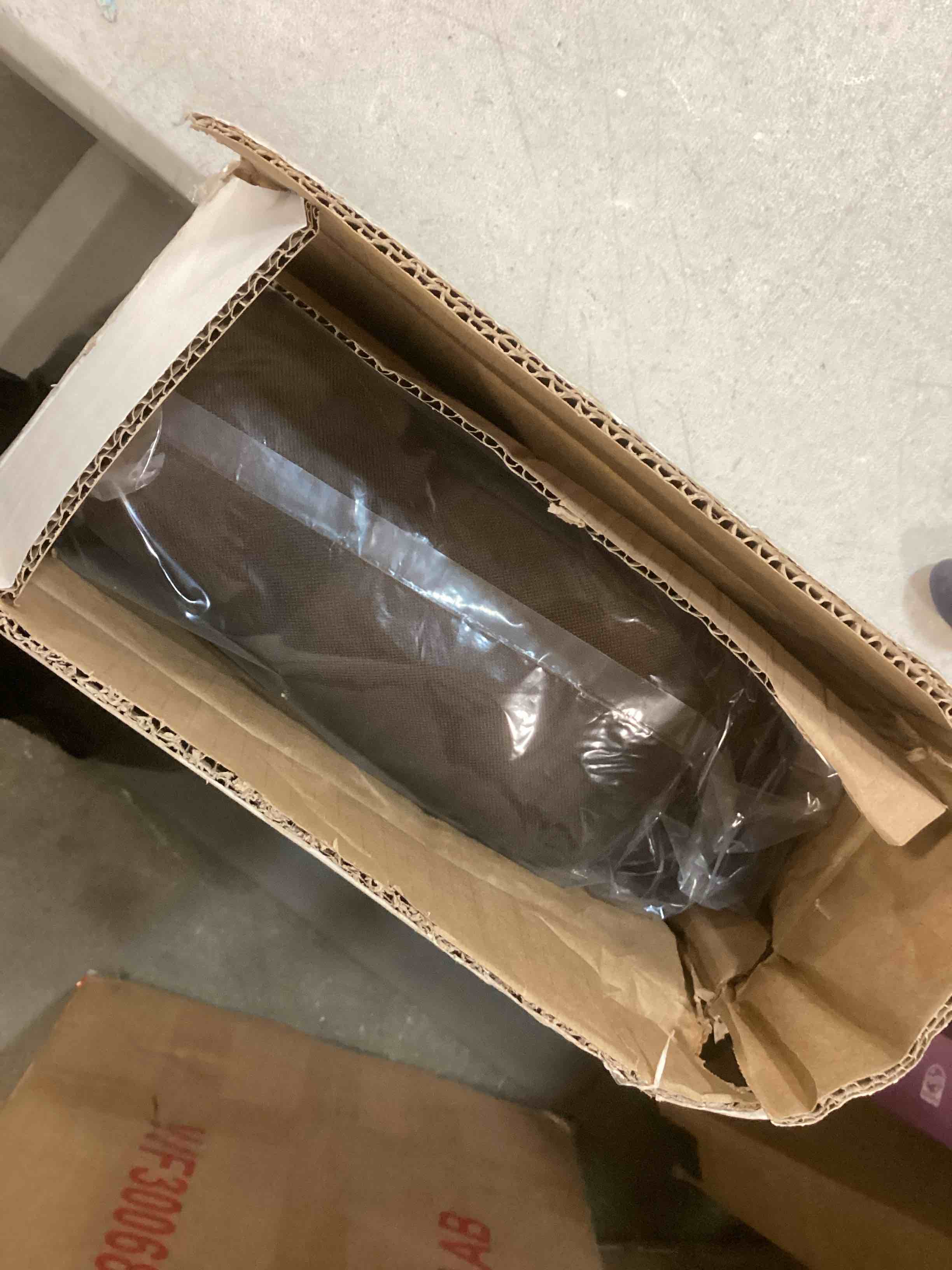 https://s3.amazonaws.com/lotting-images-prod/bidfta/RED6007813_1708518477606.jpeg