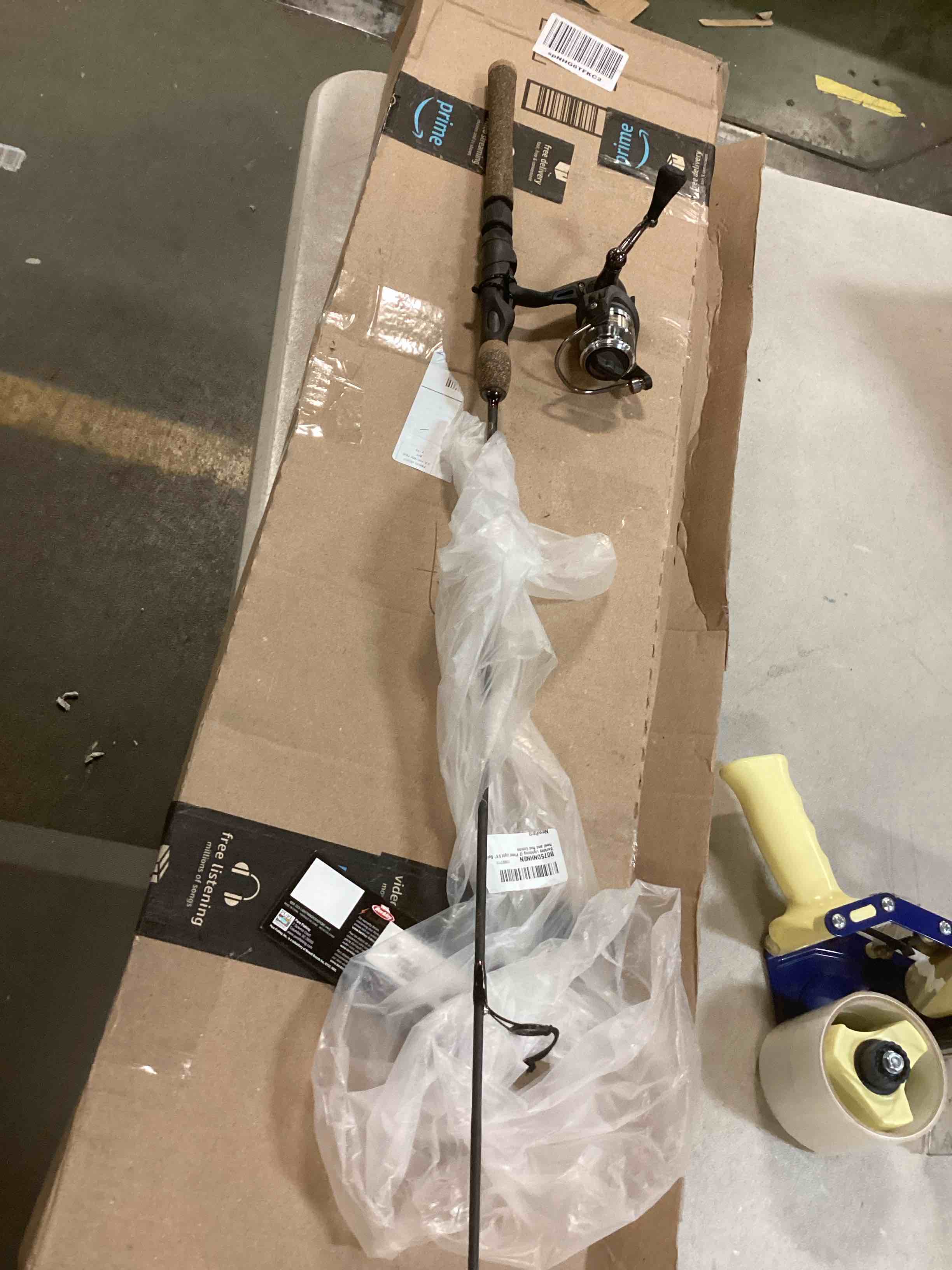 https://s3.amazonaws.com/lotting-images-prod/bidfta/RED6007820_1708518995164.jpeg