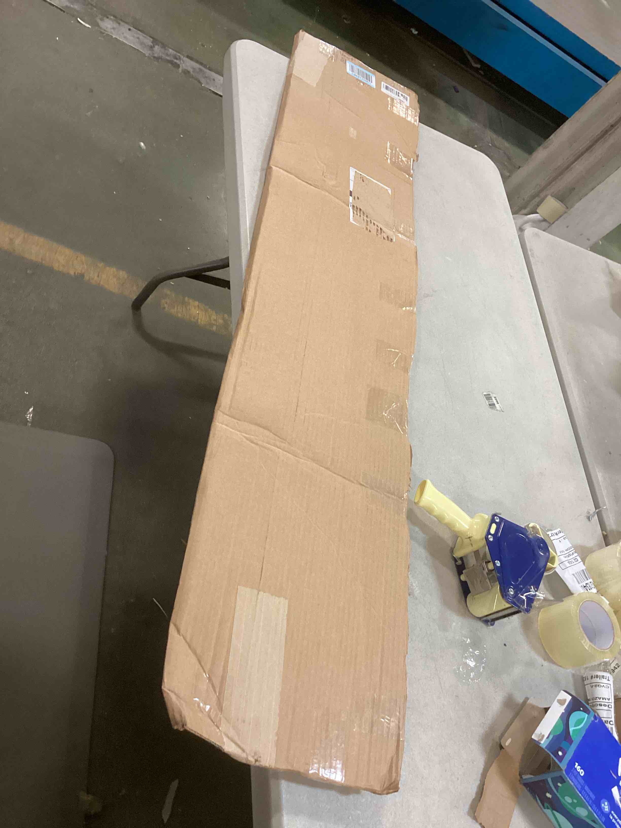 https://s3.amazonaws.com/lotting-images-prod/bidfta/RED6007900_1708529047048.jpeg