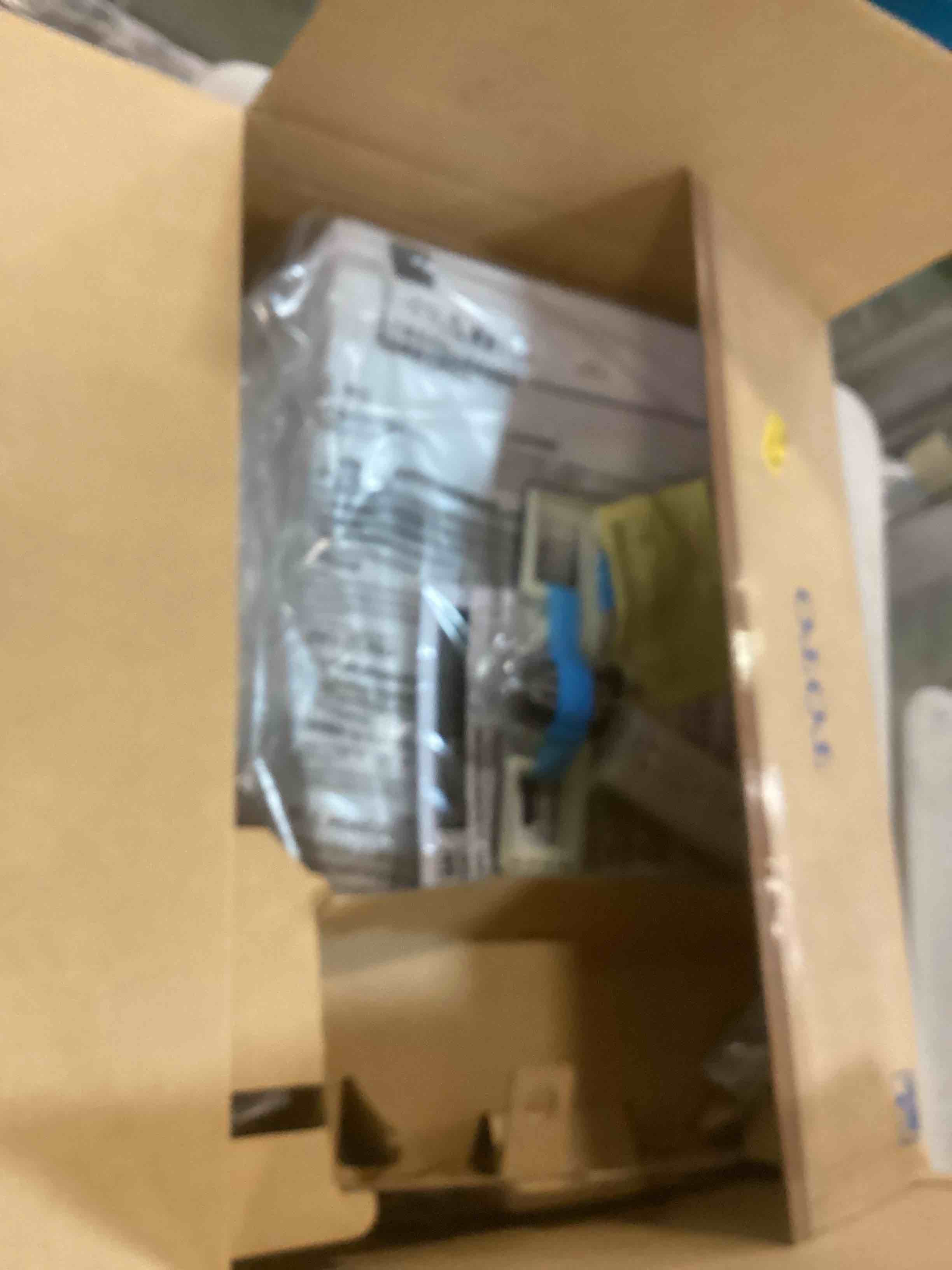 https://s3.amazonaws.com/lotting-images-prod/bidfta/RED6007935_1708532860069.jpeg