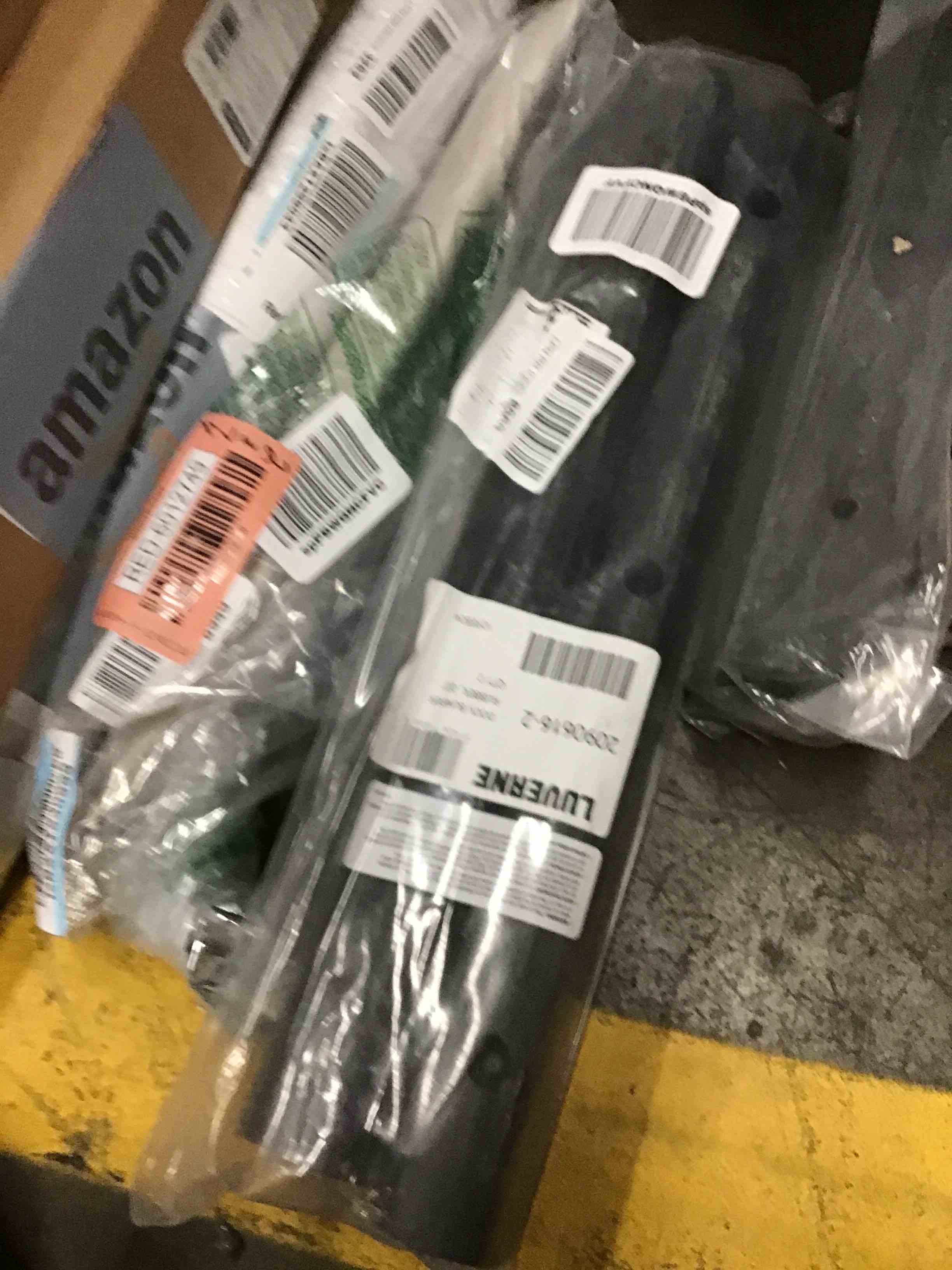 https://s3.amazonaws.com/lotting-images-prod/bidfta/RED6012750_1714396668455.jpeg