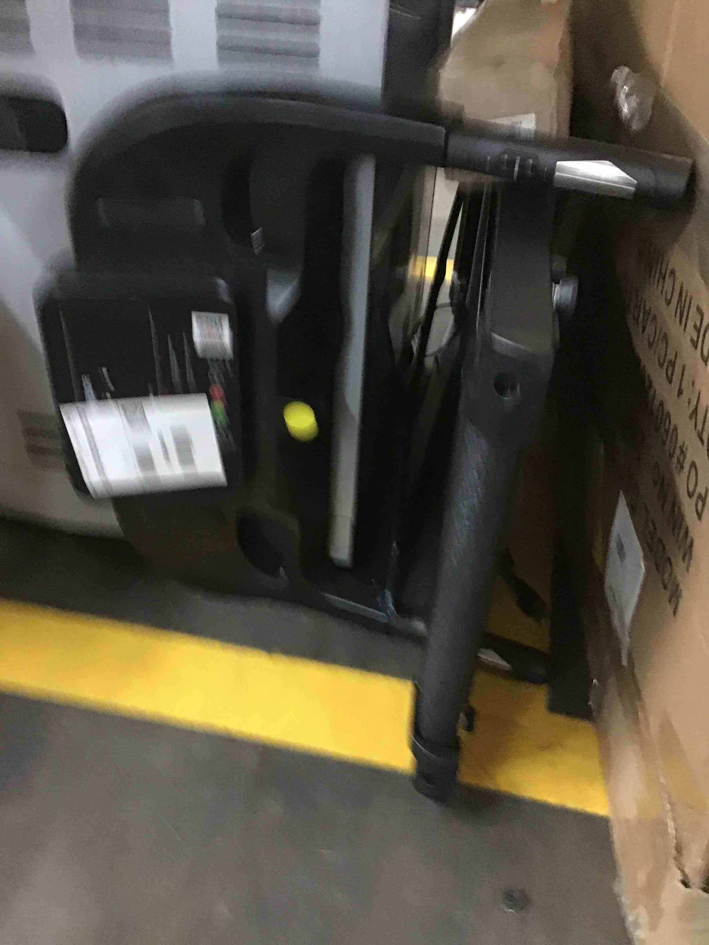 https://s3.amazonaws.com/lotting-images-prod/bidfta/RED6013695_1716482384066.jpeg
