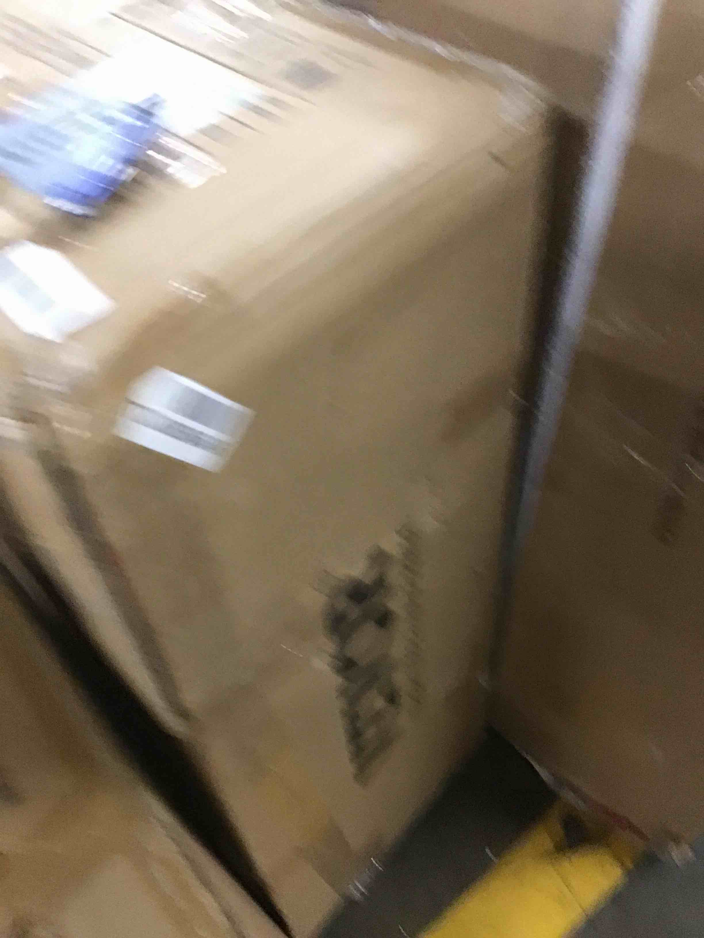 https://s3.amazonaws.com/lotting-images-prod/bidfta/RED6013701_1716484679466.jpeg