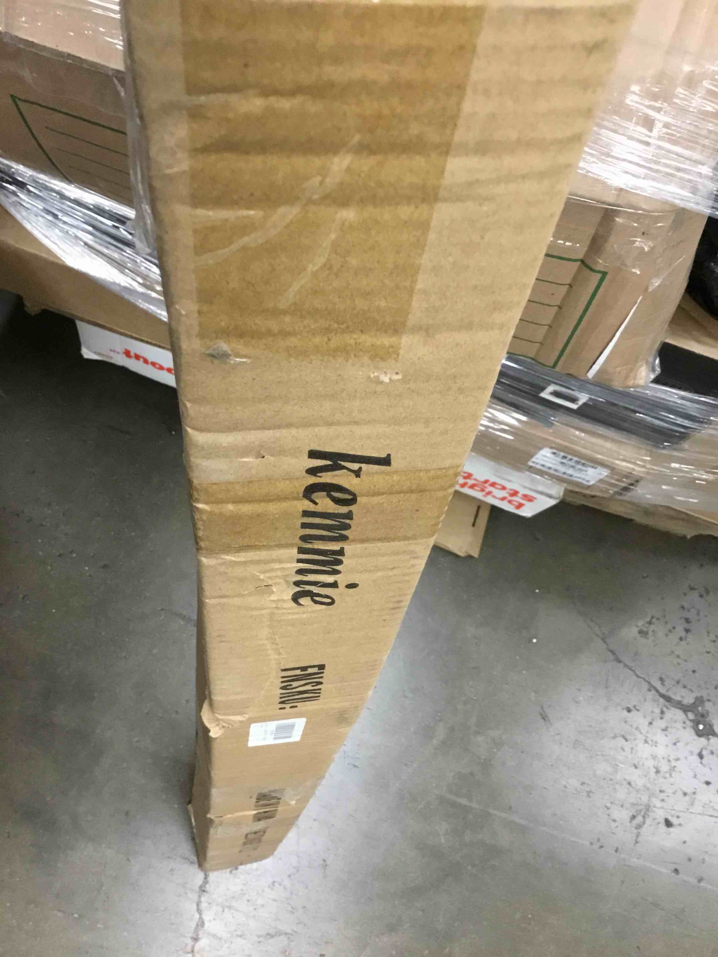 https://s3.amazonaws.com/lotting-images-prod/bidfta/RED6014003_1721402601296.jpeg