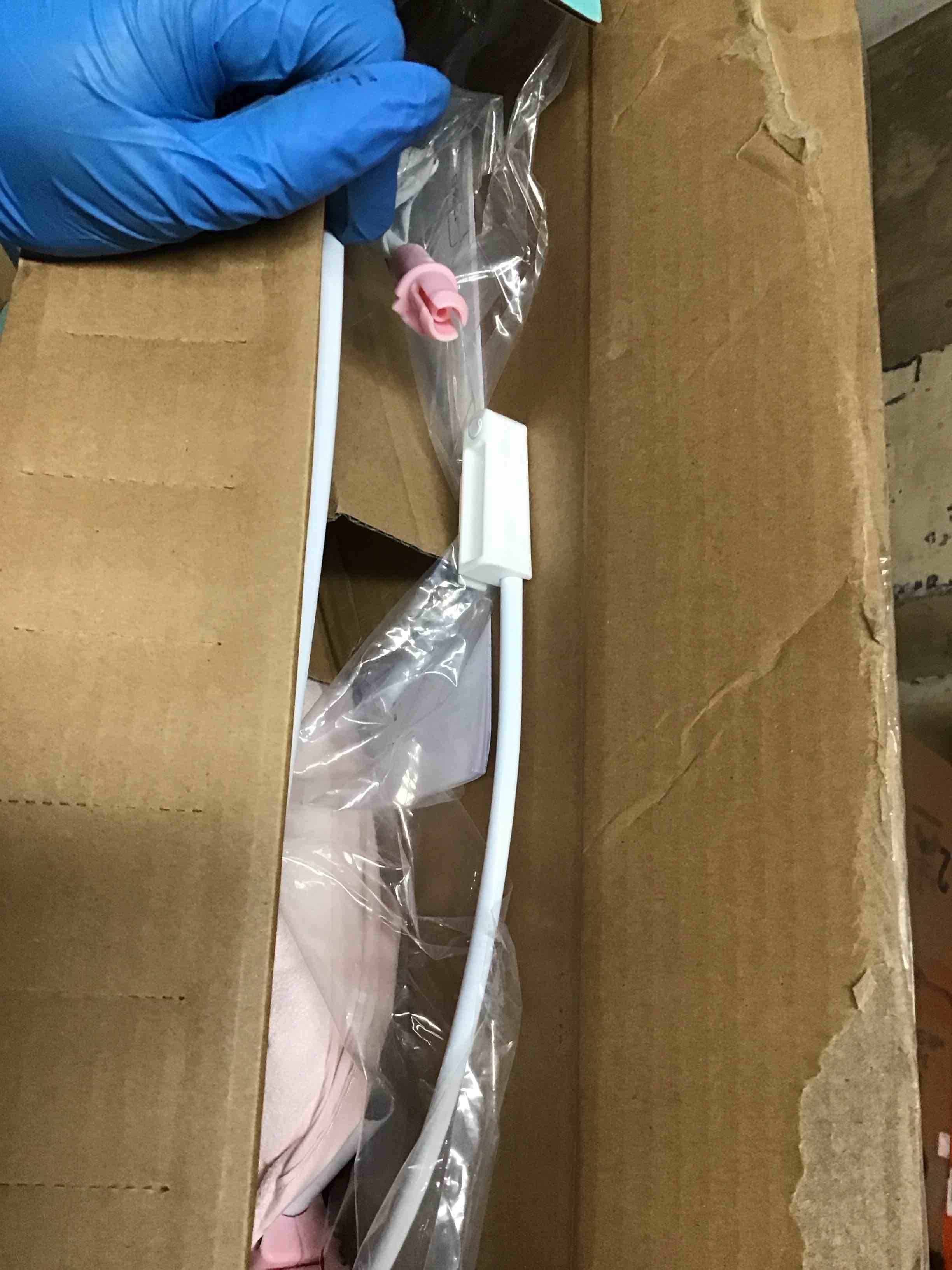 https://s3.amazonaws.com/lotting-images-prod/bidfta/RED6015967_1718373151079.jpeg