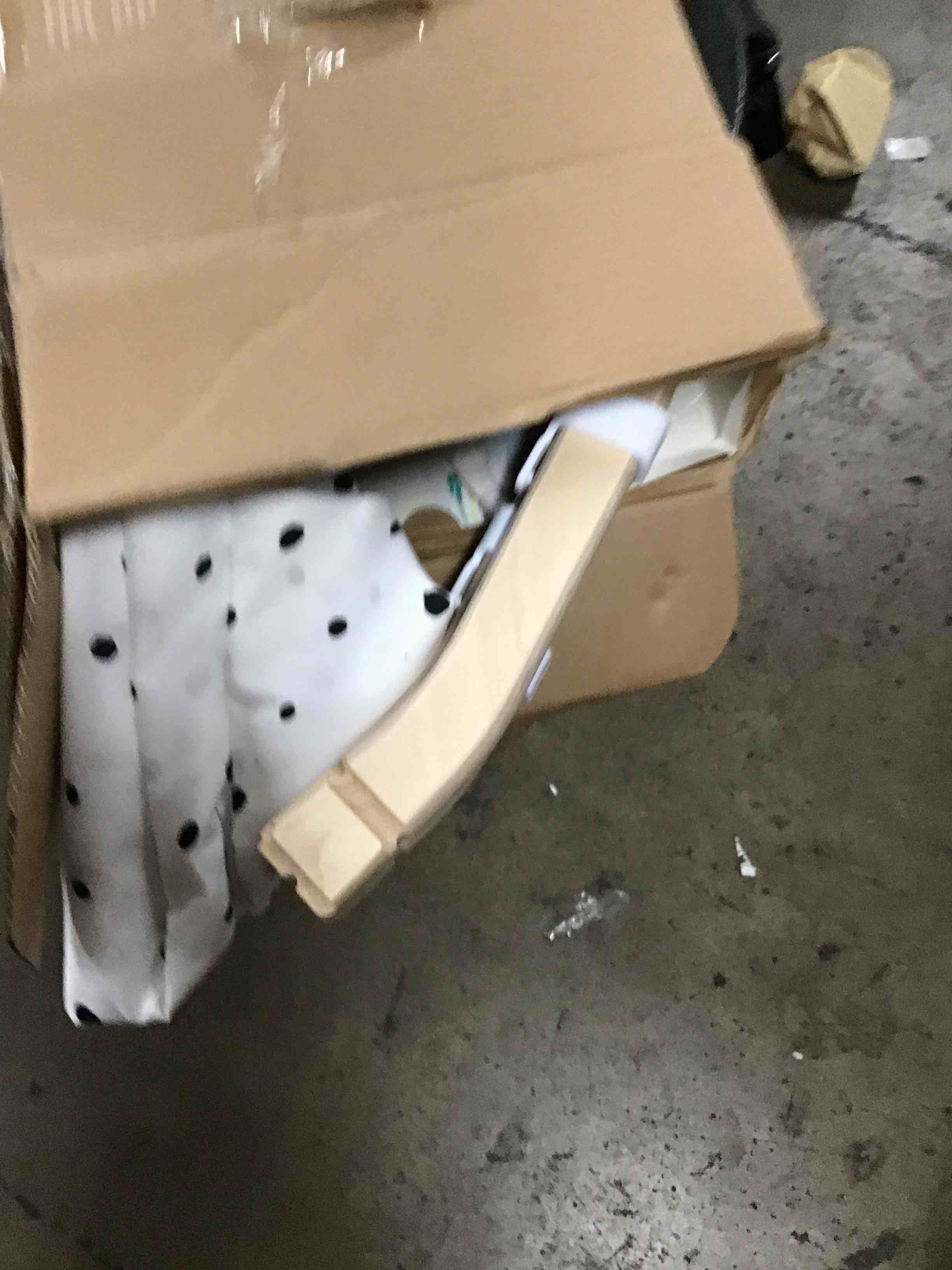 https://s3.amazonaws.com/lotting-images-prod/bidfta/RED6018256_1723555493107.jpeg
