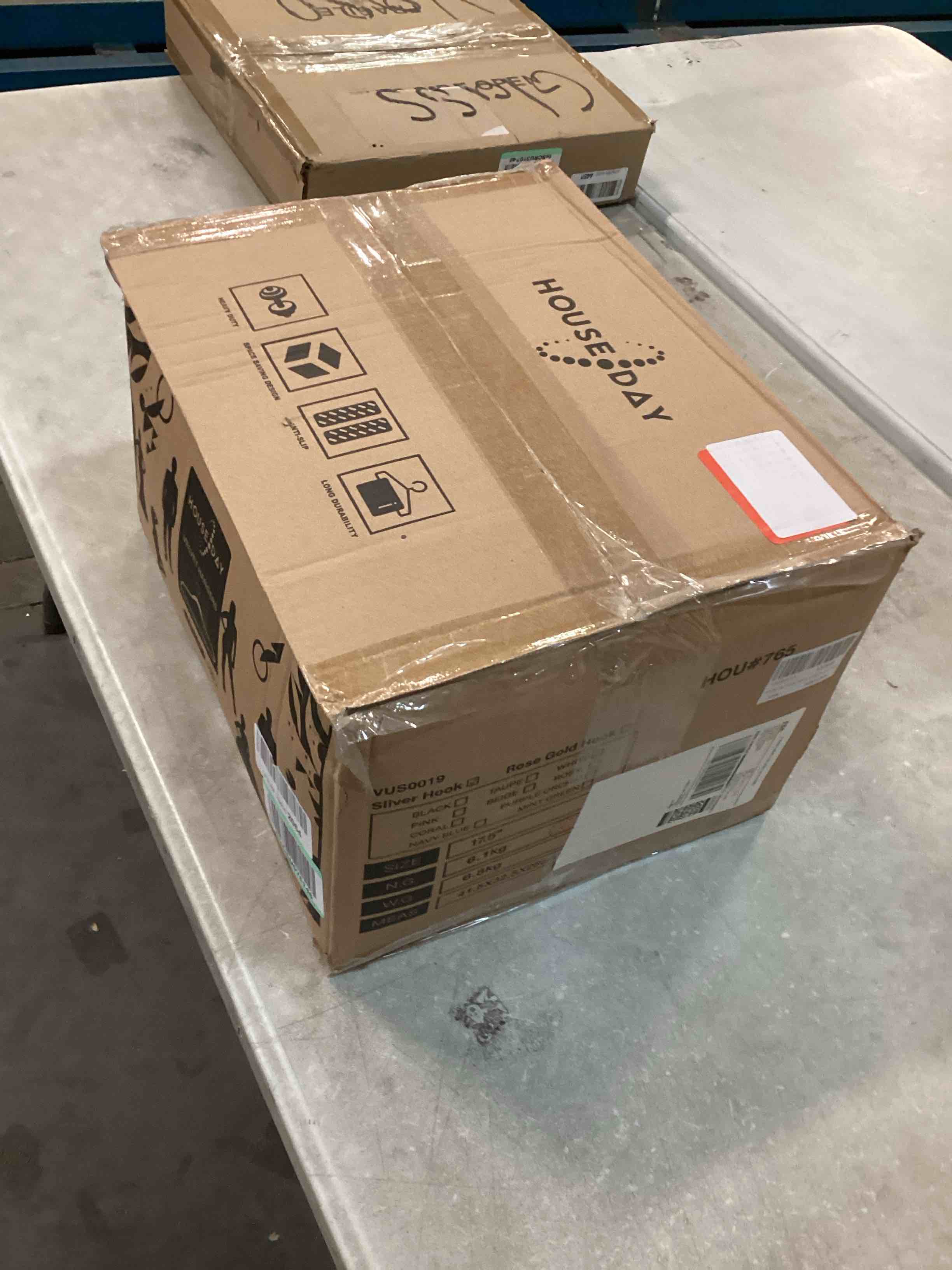 https://s3.amazonaws.com/lotting-images-prod/bidfta/RED6019958_1709818680655.jpeg