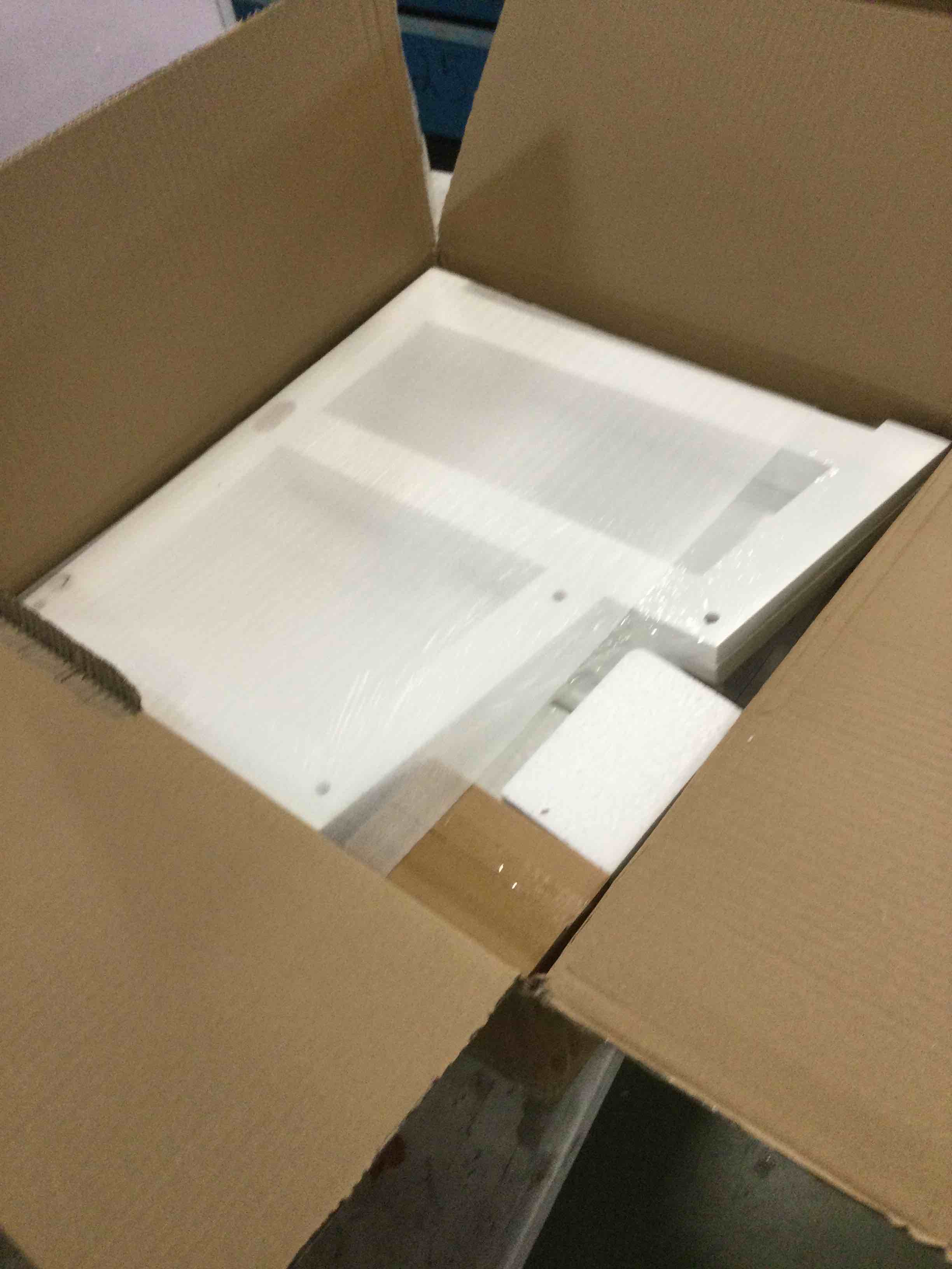 https://s3.amazonaws.com/lotting-images-prod/bidfta/RED6020780_1710340945407.jpeg