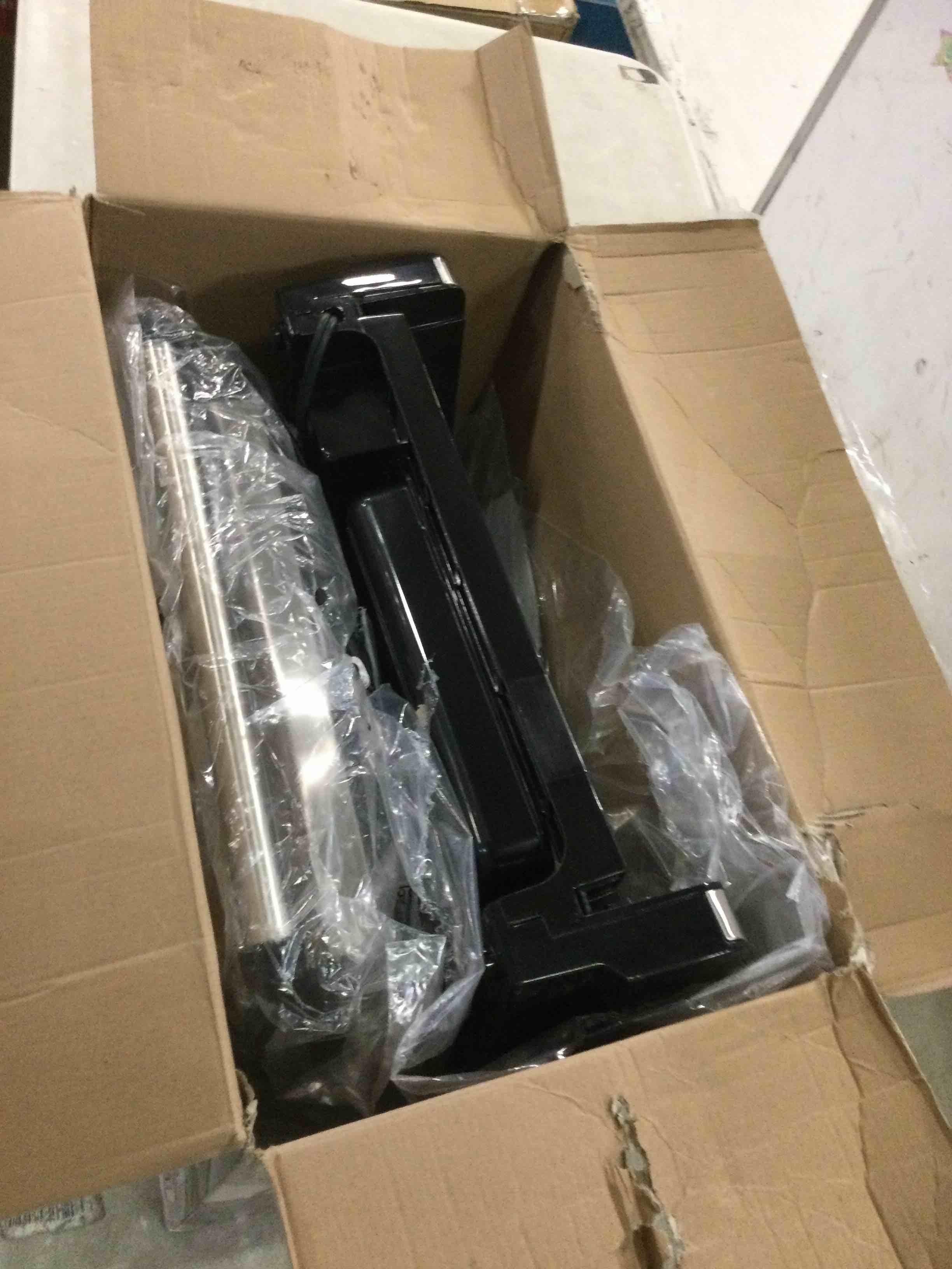 https://s3.amazonaws.com/lotting-images-prod/bidfta/RED6020947_1710423175004.jpeg