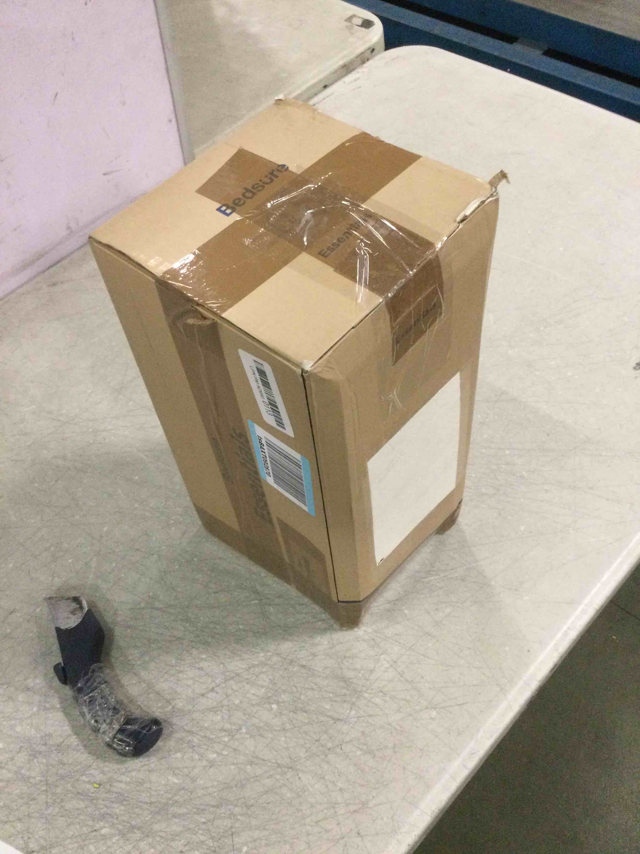https://s3.amazonaws.com/lotting-images-prod/bidfta/RED6021136_1710507334740.jpeg