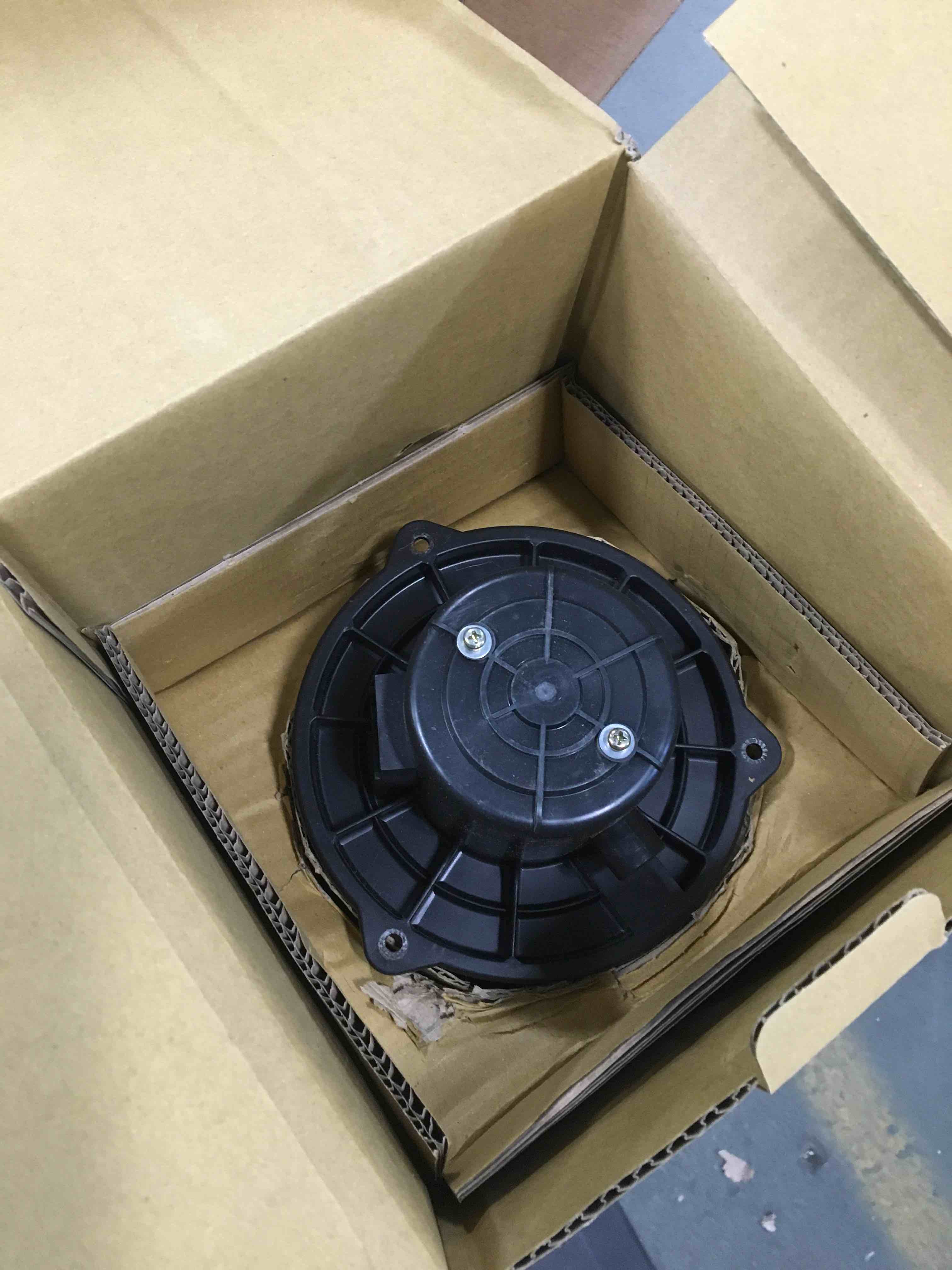 https://s3.amazonaws.com/lotting-images-prod/bidfta/RED6021478_1708022406183.jpeg