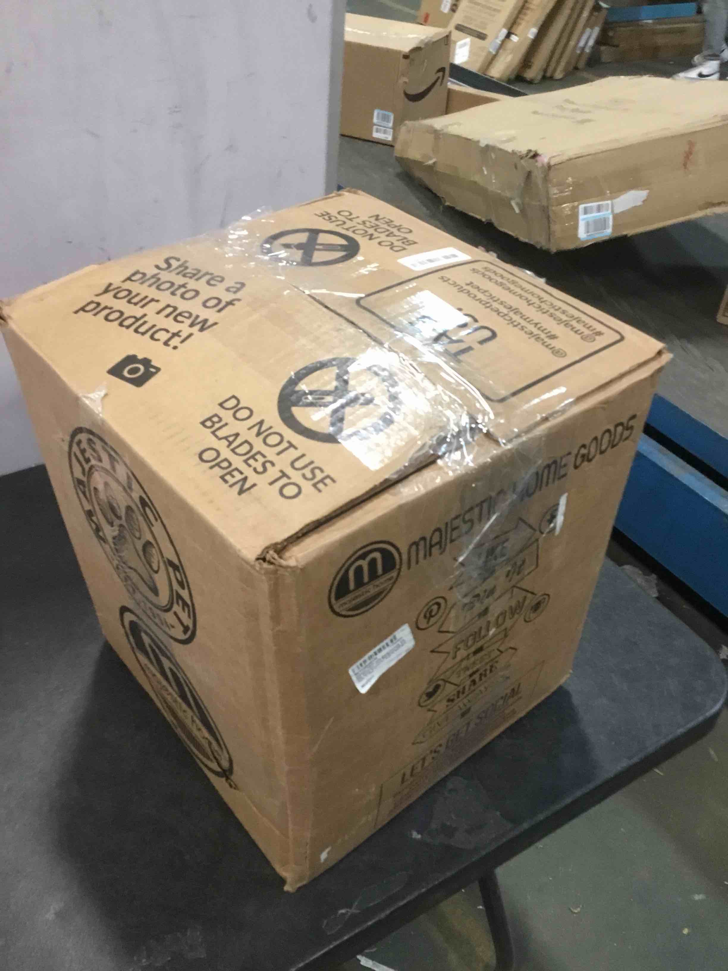 https://s3.amazonaws.com/lotting-images-prod/bidfta/RED6021682_1708111194574.jpeg
