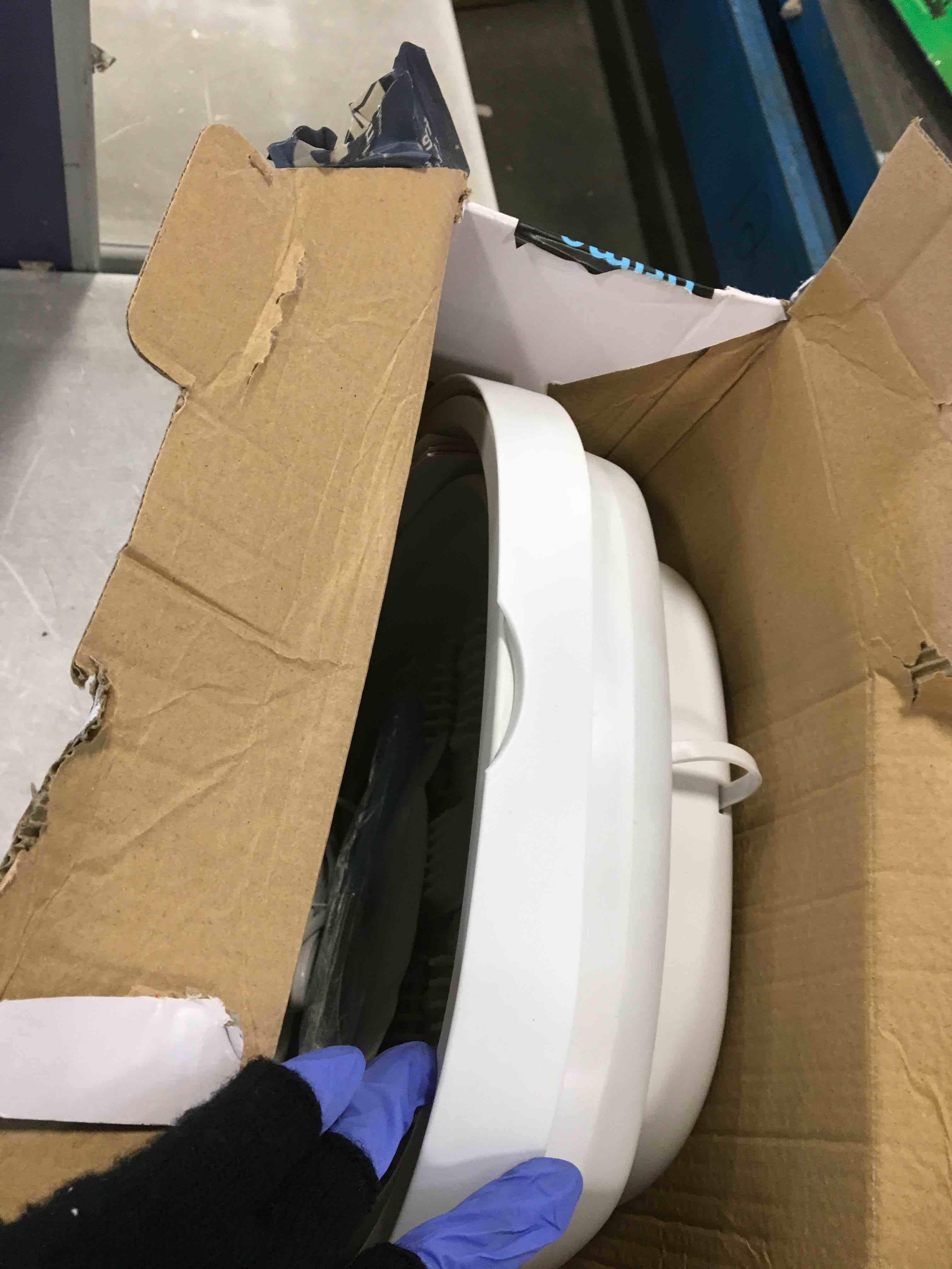 https://s3.amazonaws.com/lotting-images-prod/bidfta/RED6021942_1708361176789.jpeg