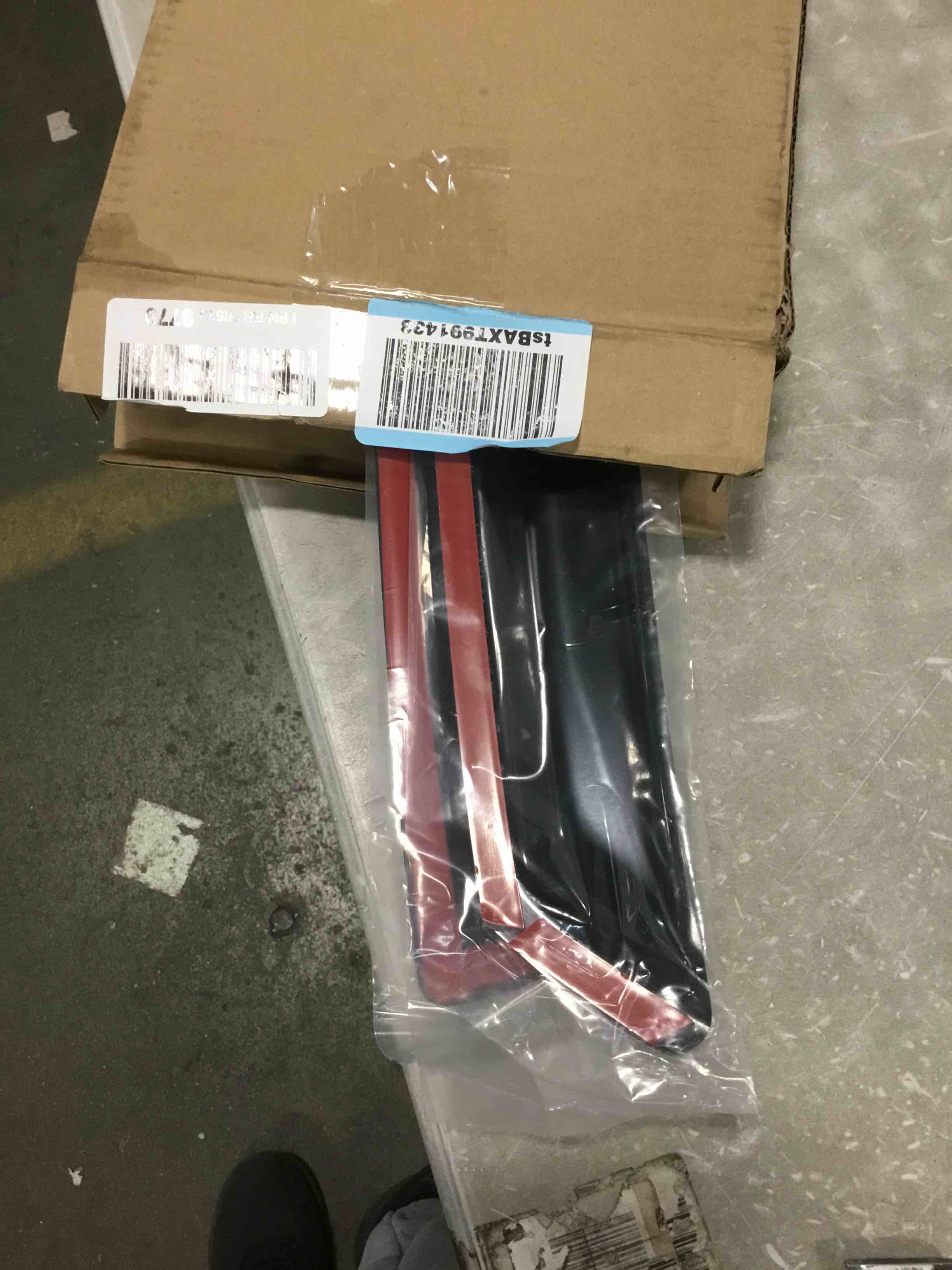 https://s3.amazonaws.com/lotting-images-prod/bidfta/RED6022303_1708463917859.jpeg