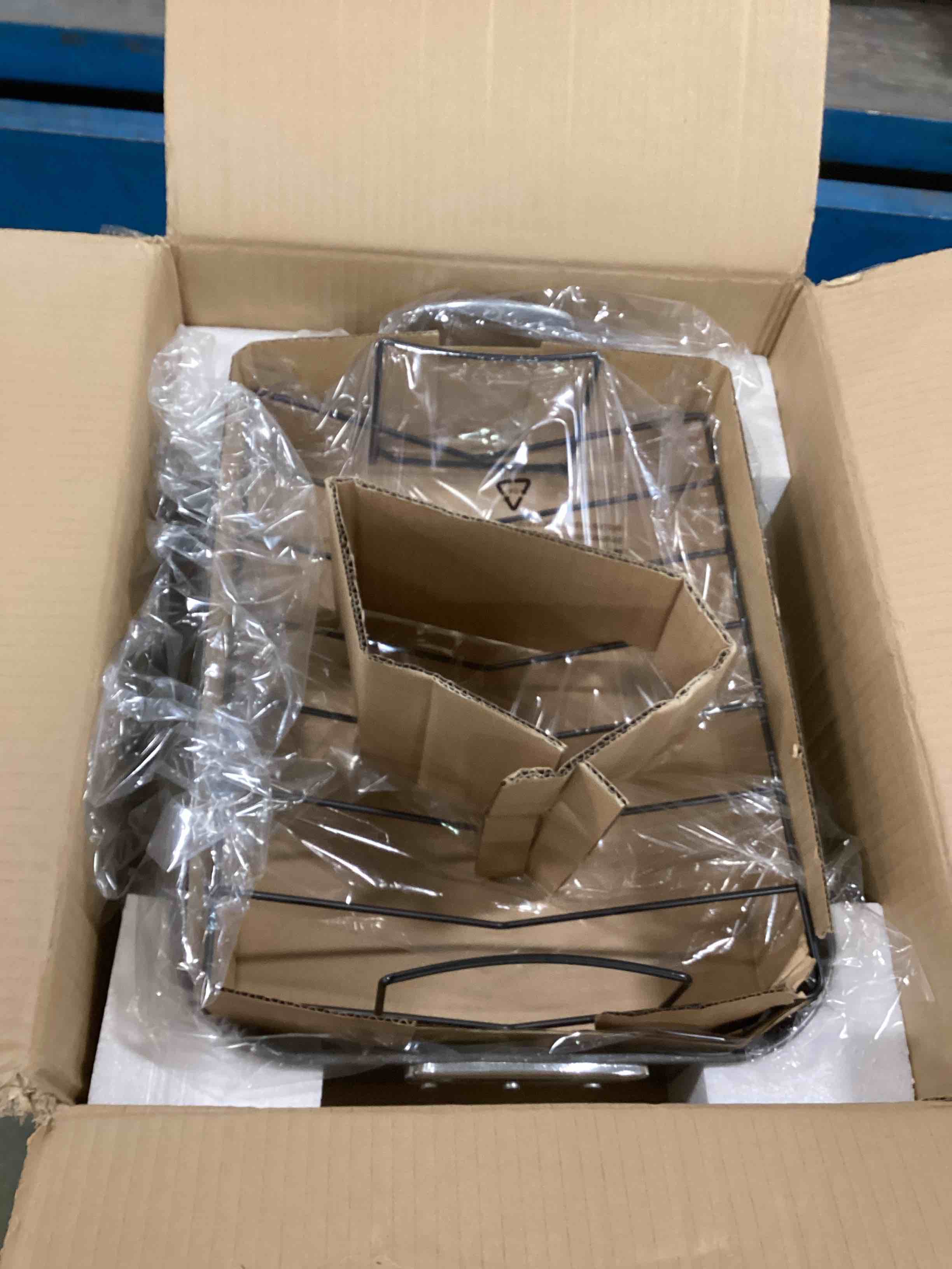 https://s3.amazonaws.com/lotting-images-prod/bidfta/RED6022352_1708521196026.jpeg