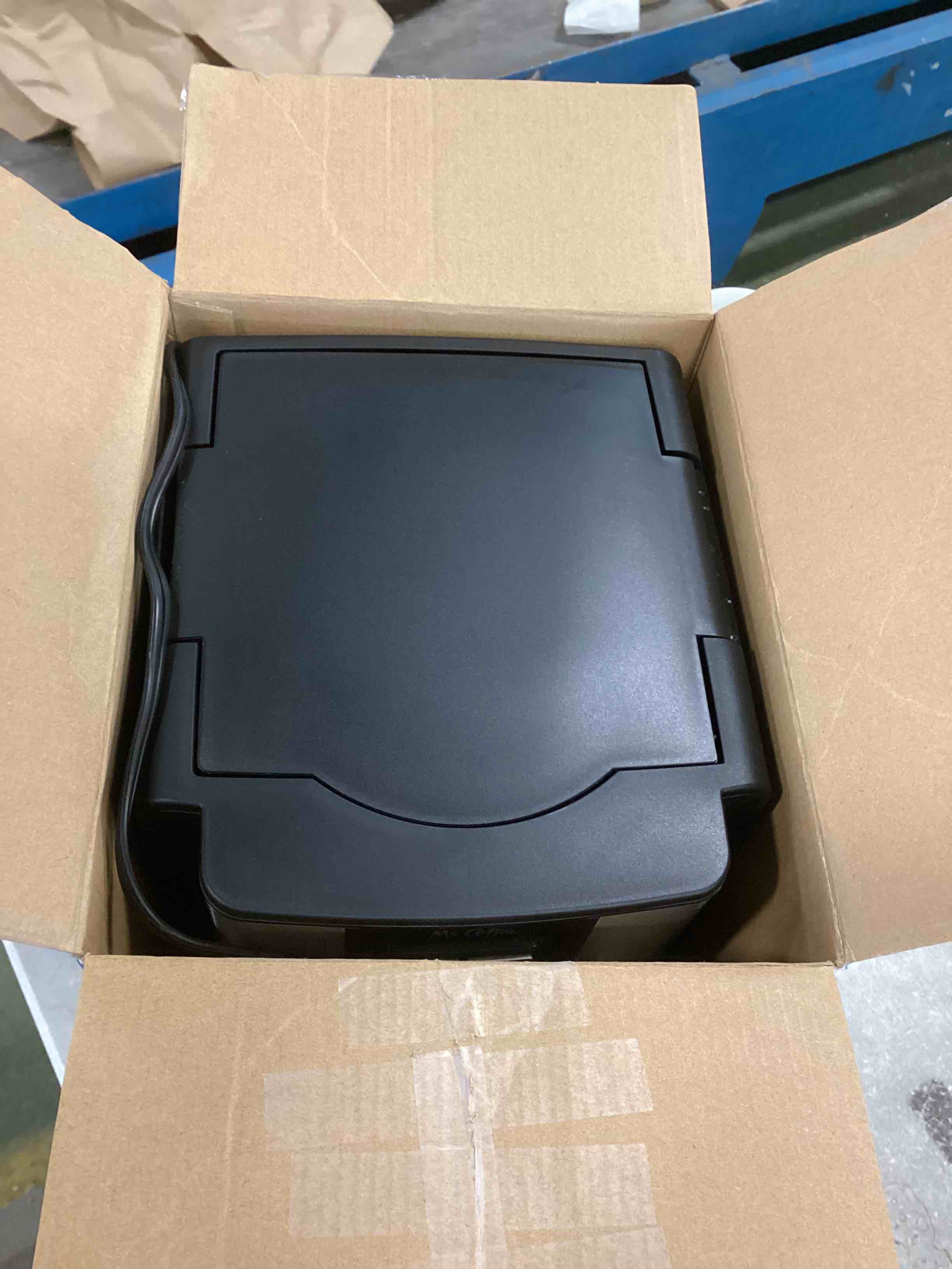 https://s3.amazonaws.com/lotting-images-prod/bidfta/RED6022416_1708529461903.jpeg