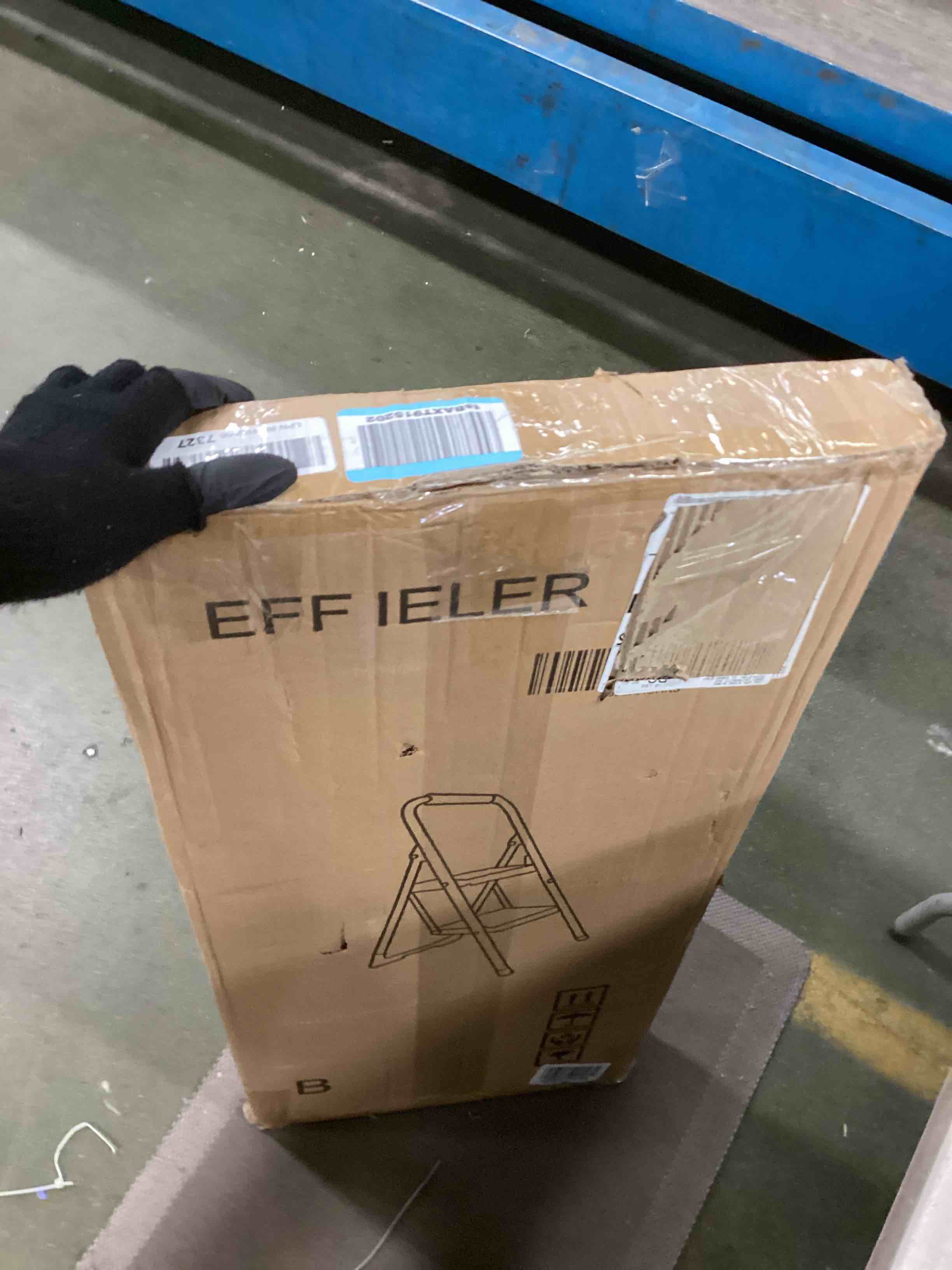 https://s3.amazonaws.com/lotting-images-prod/bidfta/RED6022543_1708547354650.jpeg