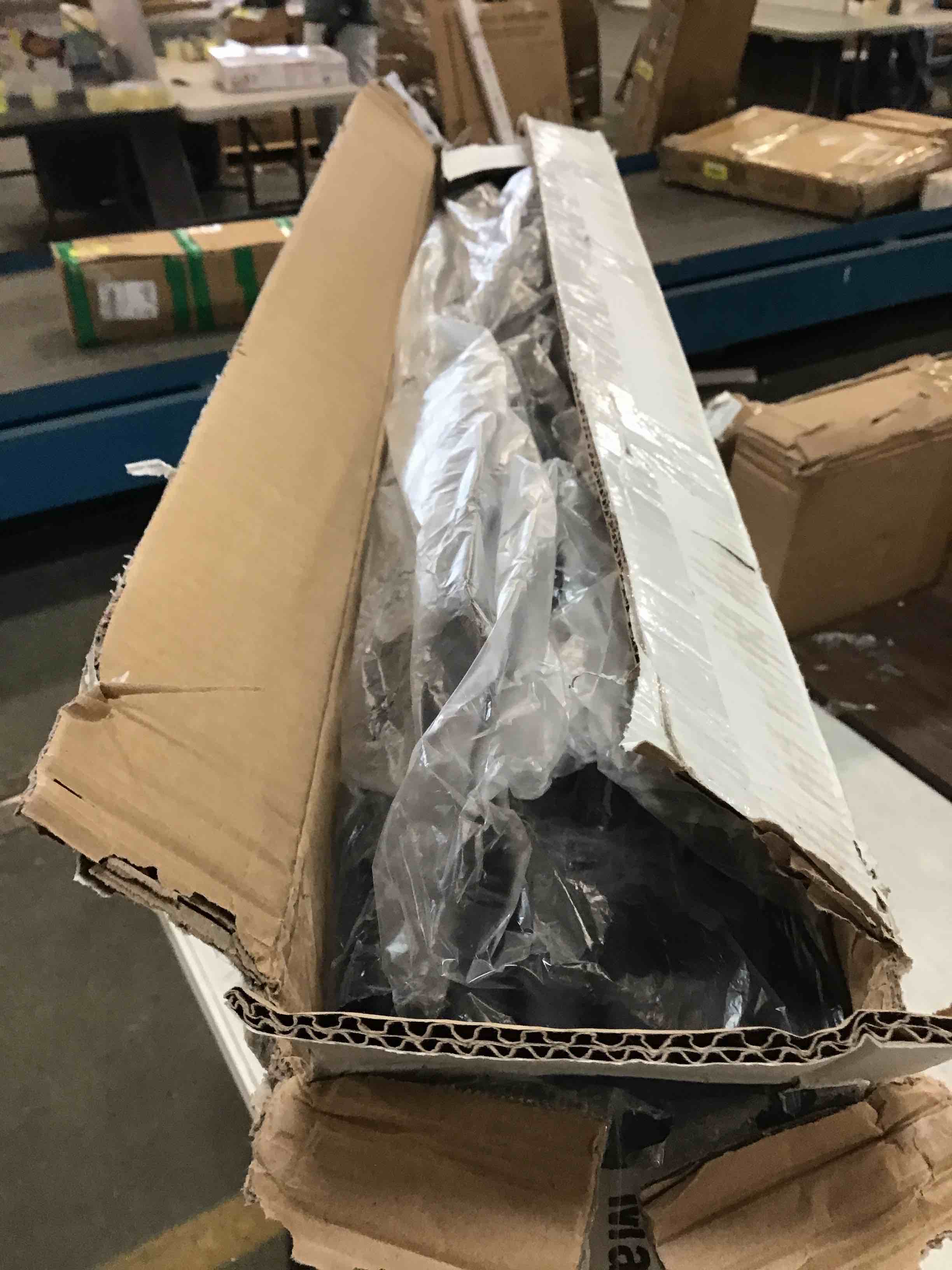 https://s3.amazonaws.com/lotting-images-prod/bidfta/RED6023638_1708524964476.jpeg