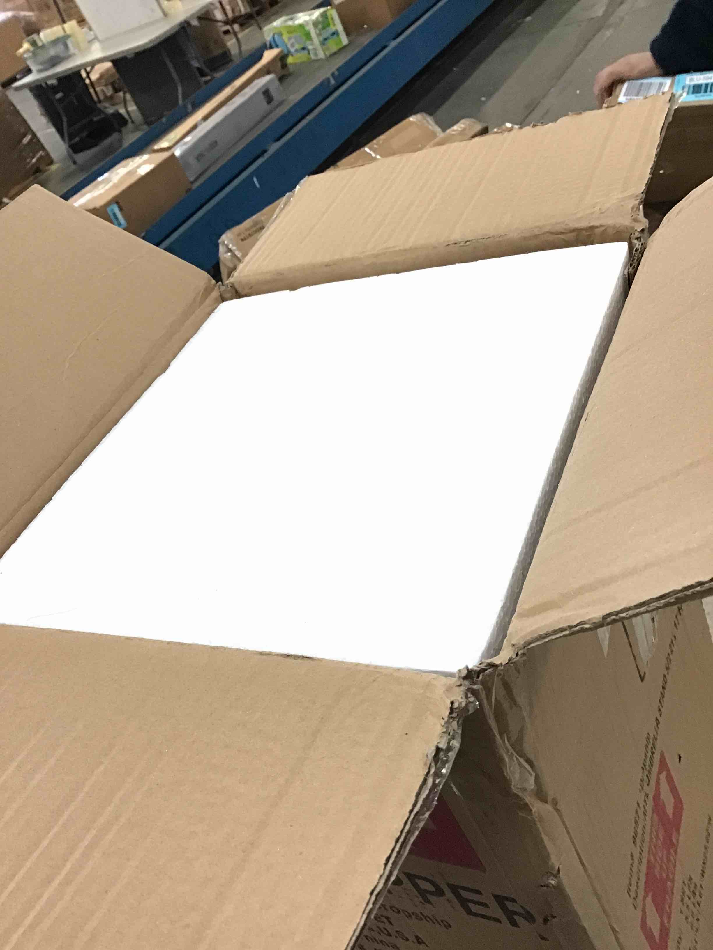 https://s3.amazonaws.com/lotting-images-prod/bidfta/RED6023684_1708532000277.jpeg